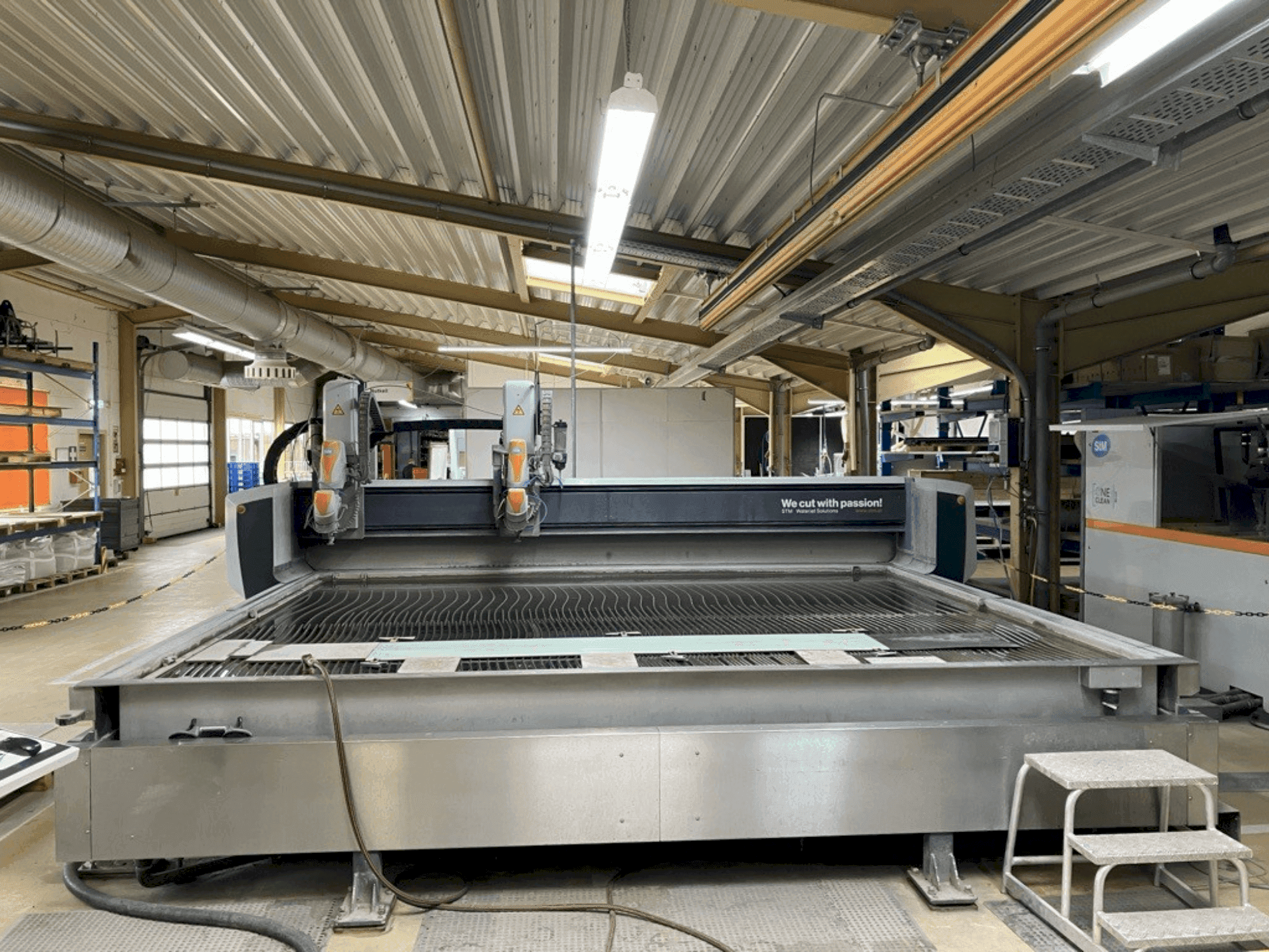 Vue de face de la machine STM WS3040