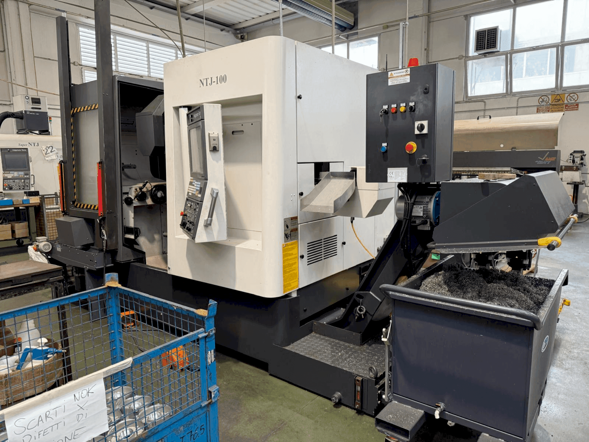 Vue de face de la machine NAKAMURA Super NTJ100