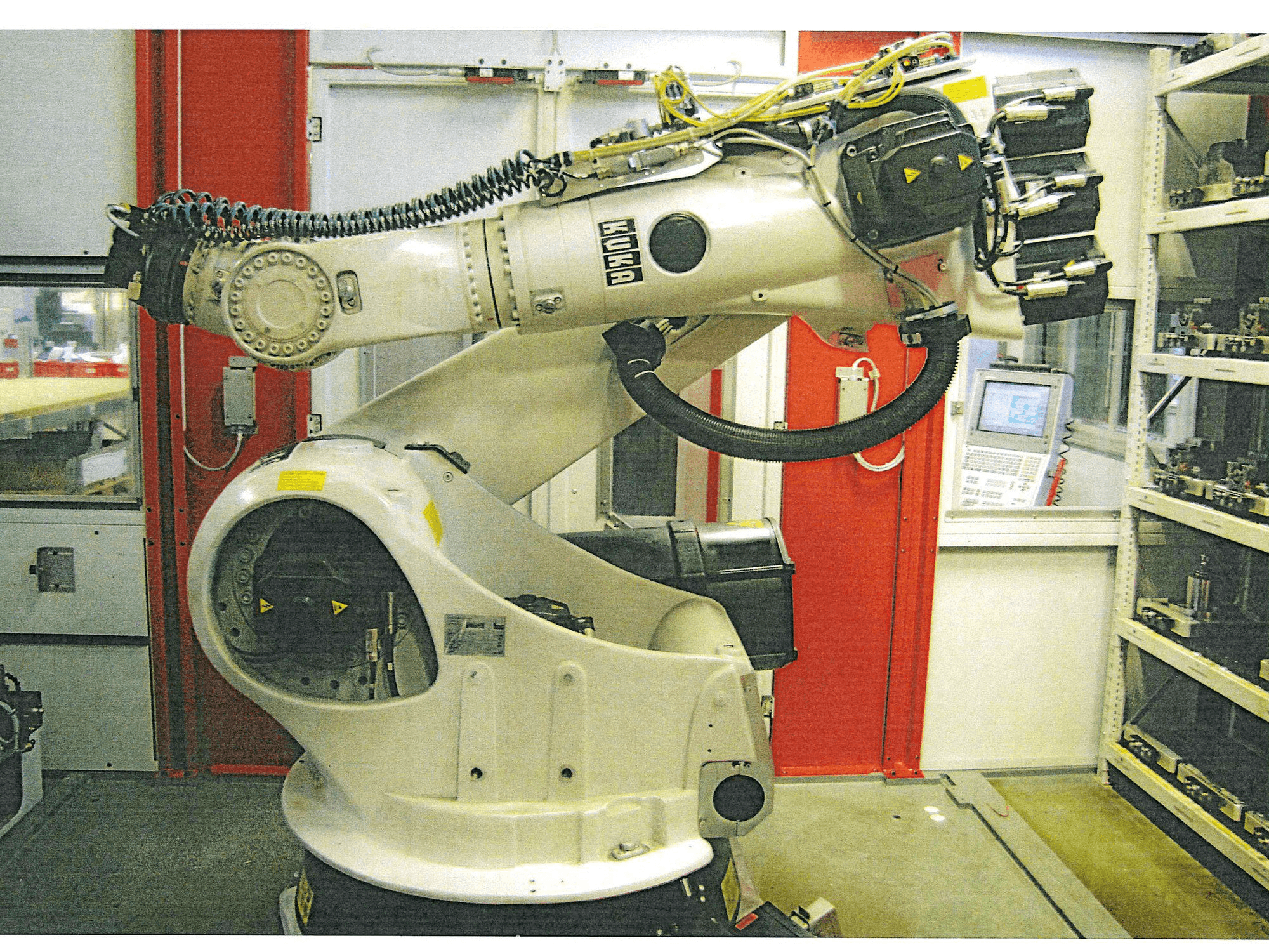 Vue latérale gauche de la machine KUKA KR 150-2 2000