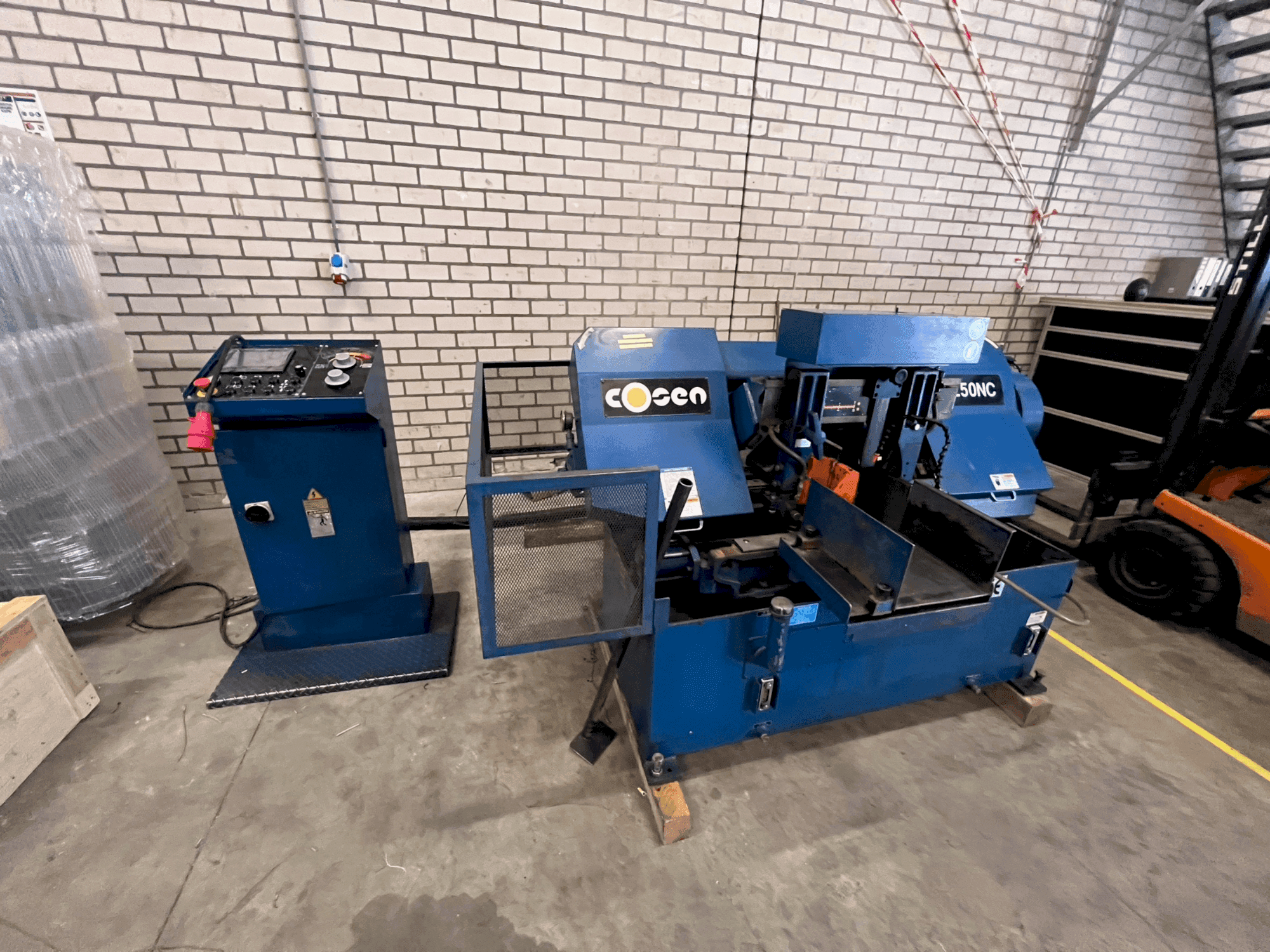 Vue de face de la machine Cosen C-250NC