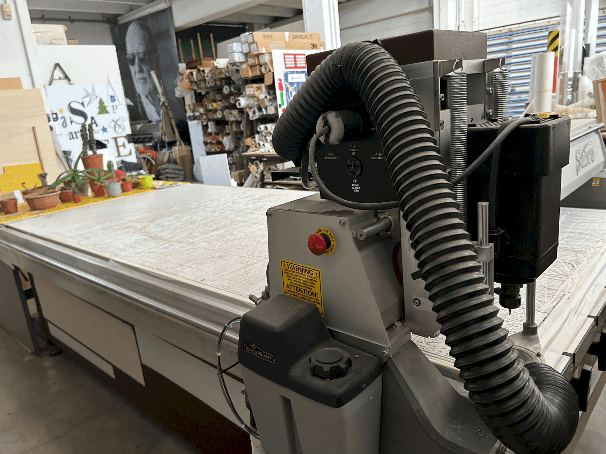 Vue de face de la machine Gerber Sabre 408