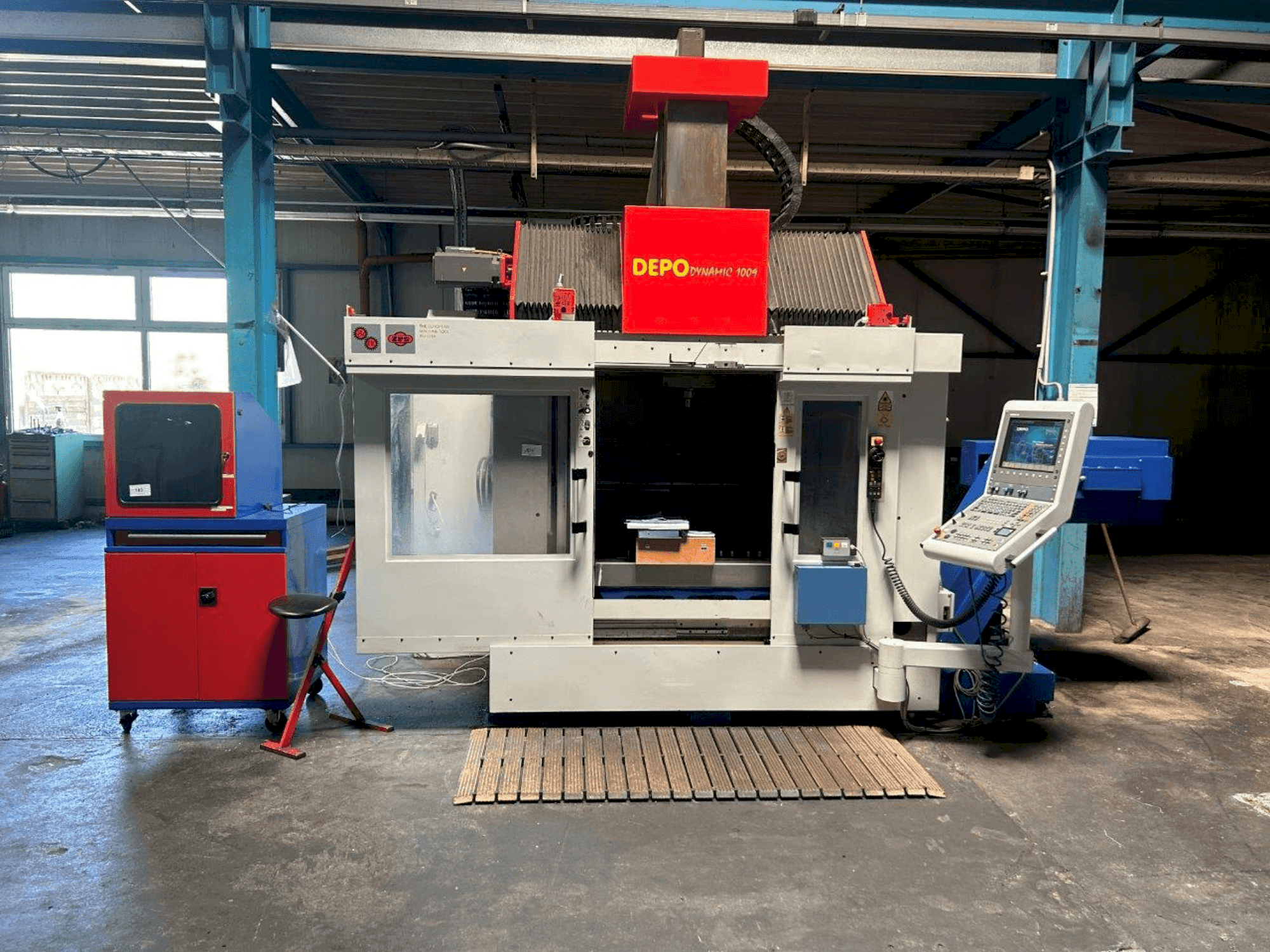 Vue de face de la machine DEPO Dynamic 1009