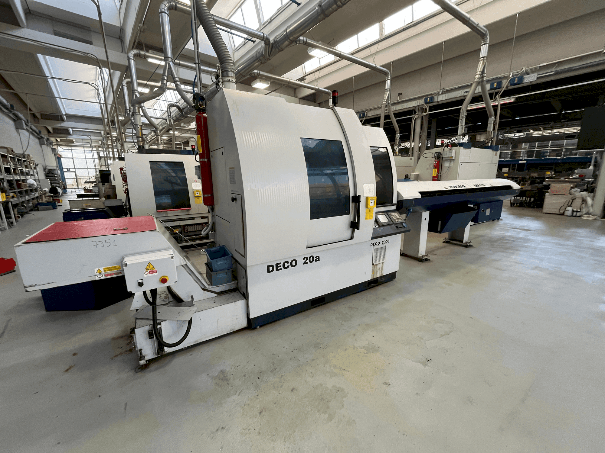 Vue de face de la machine TORNOS DECO 20A