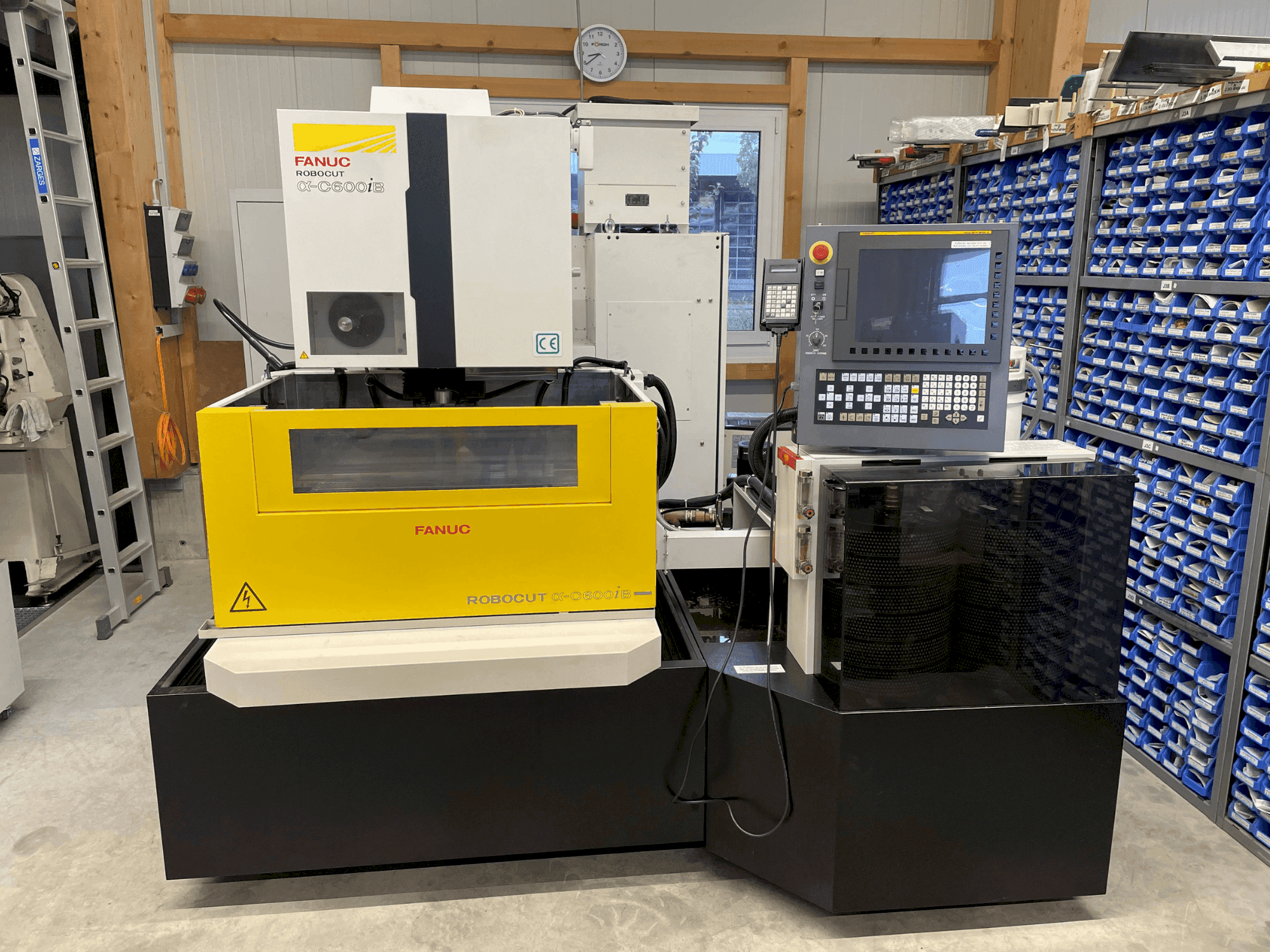 Vue de face de la machine FANUC Robocut alpha iB600