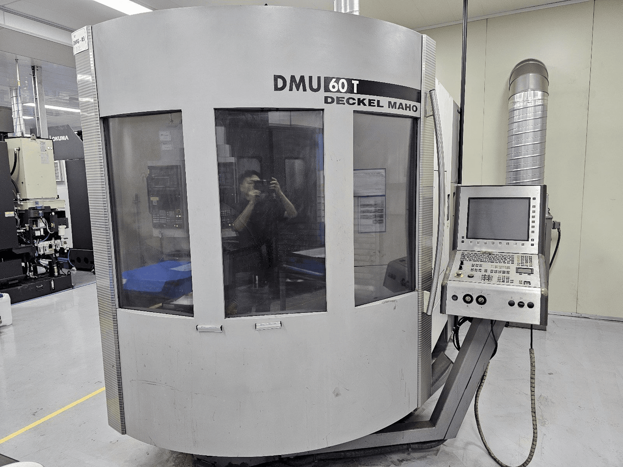 Vue de face de la machine DECKEL MAHO DMU 60 T