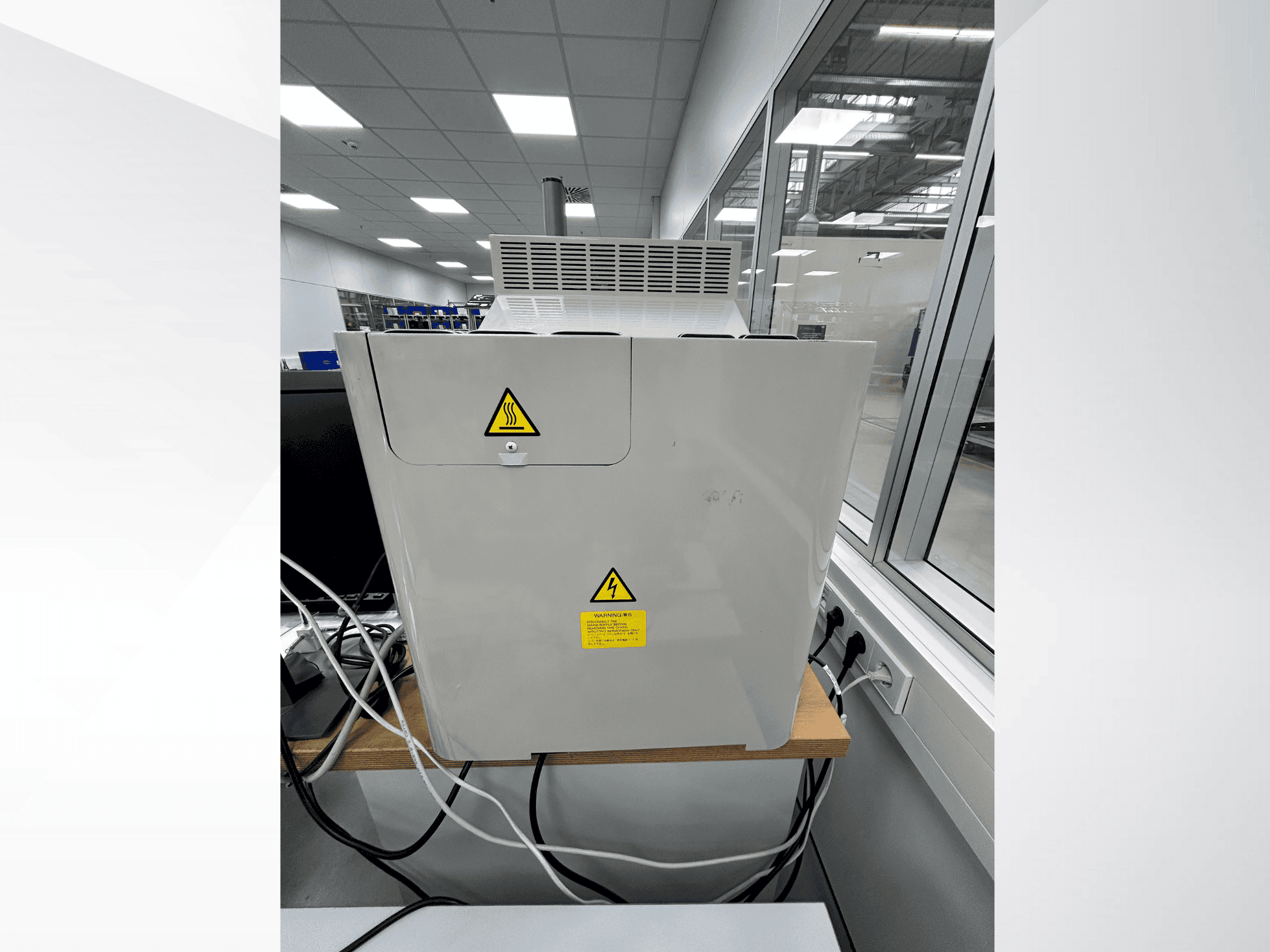 Vue de face de la machine Mitutoyo Quick Scope QS-250Z