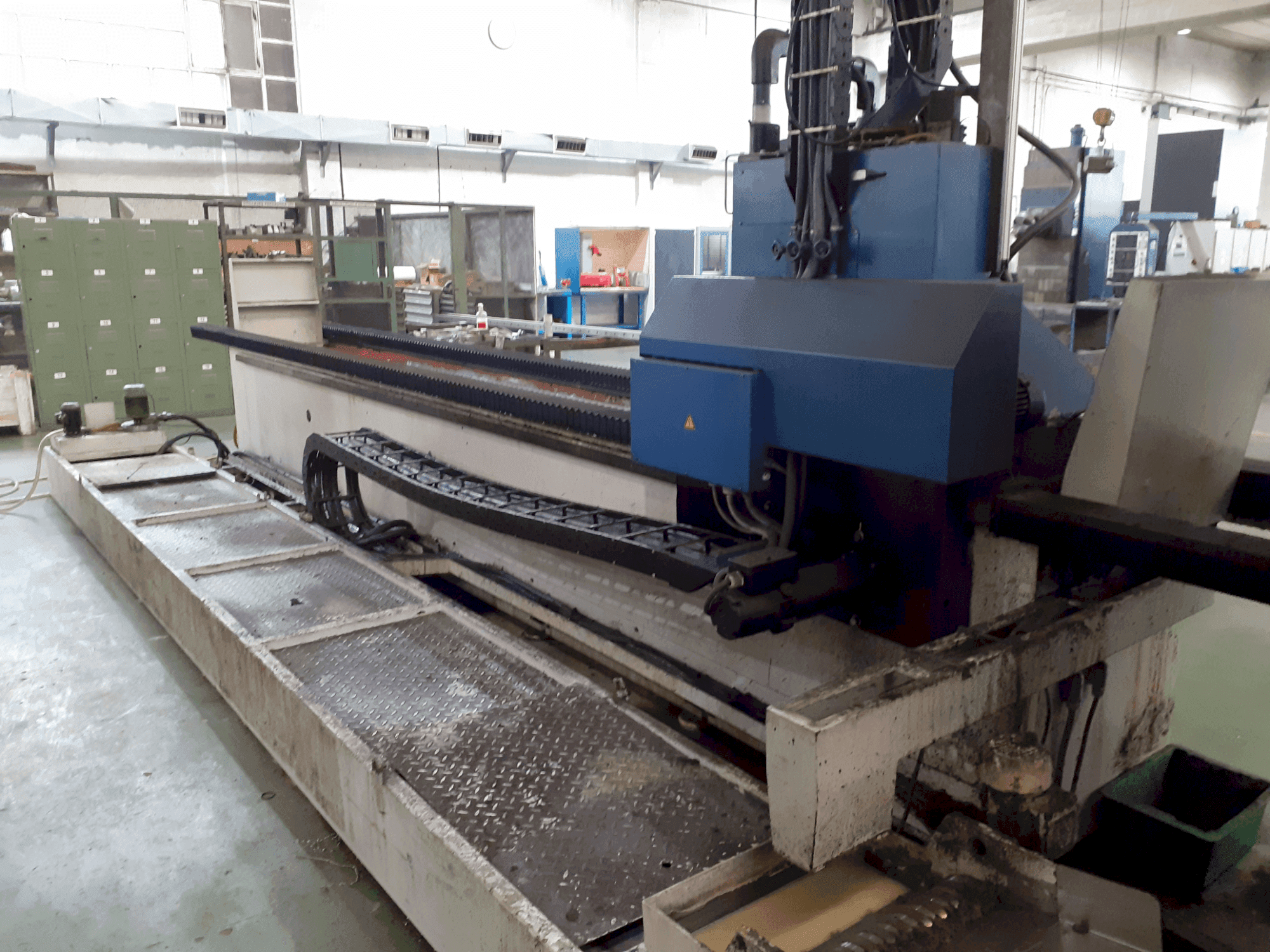 Vue de face de la machine Reform AR 40/7