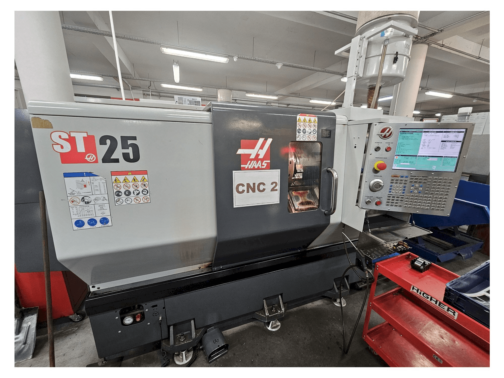 Vue de face de la machine HAAS ST-25