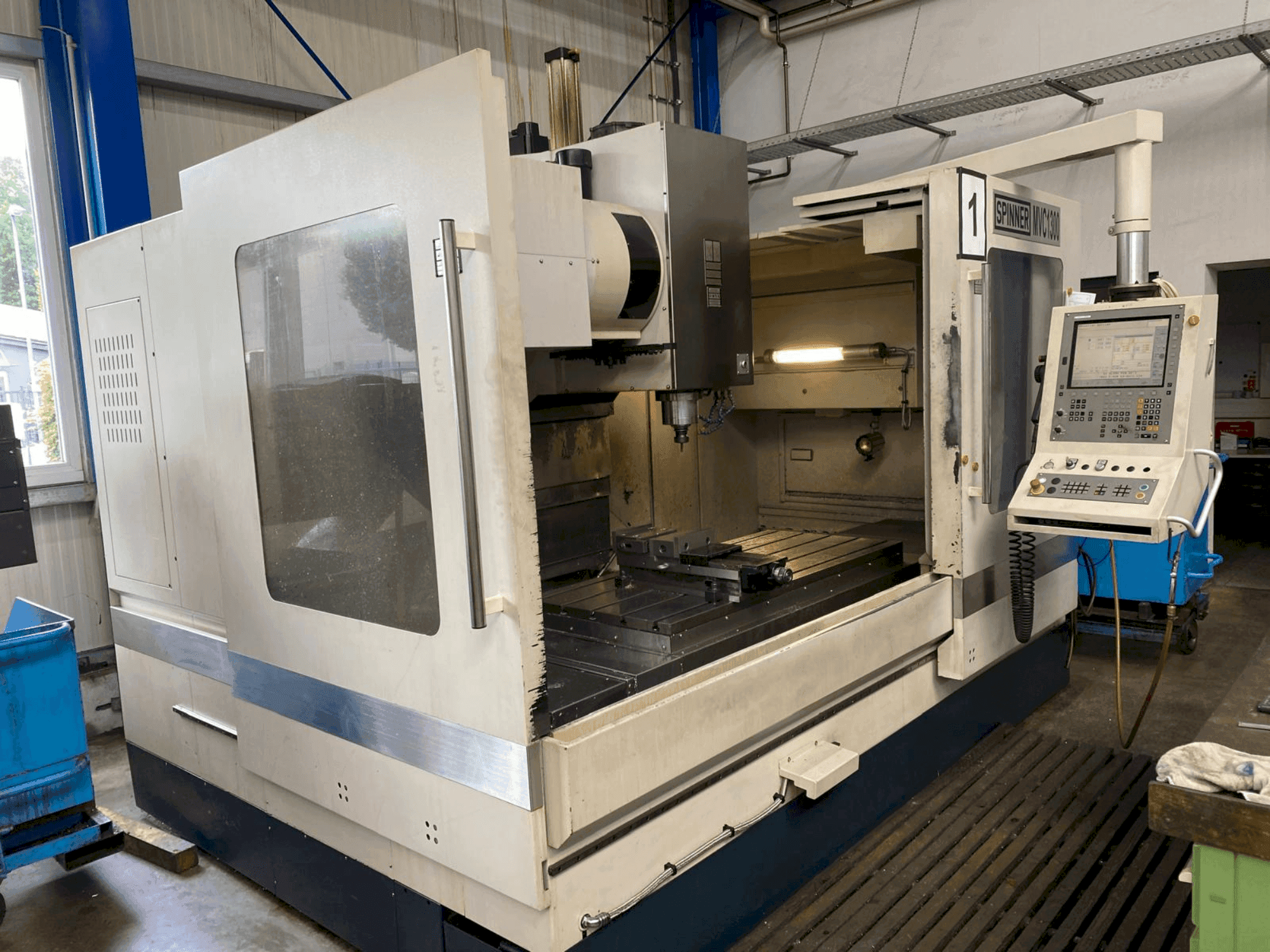 Vue de face de la machine SPINNER MVC 1300