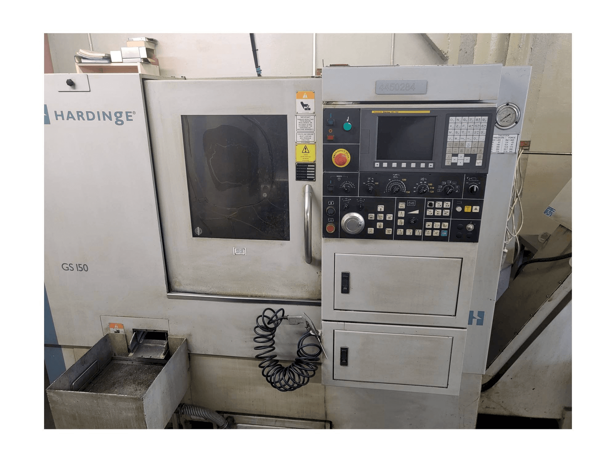 Vue de face de la machine HARDINGE GS-150