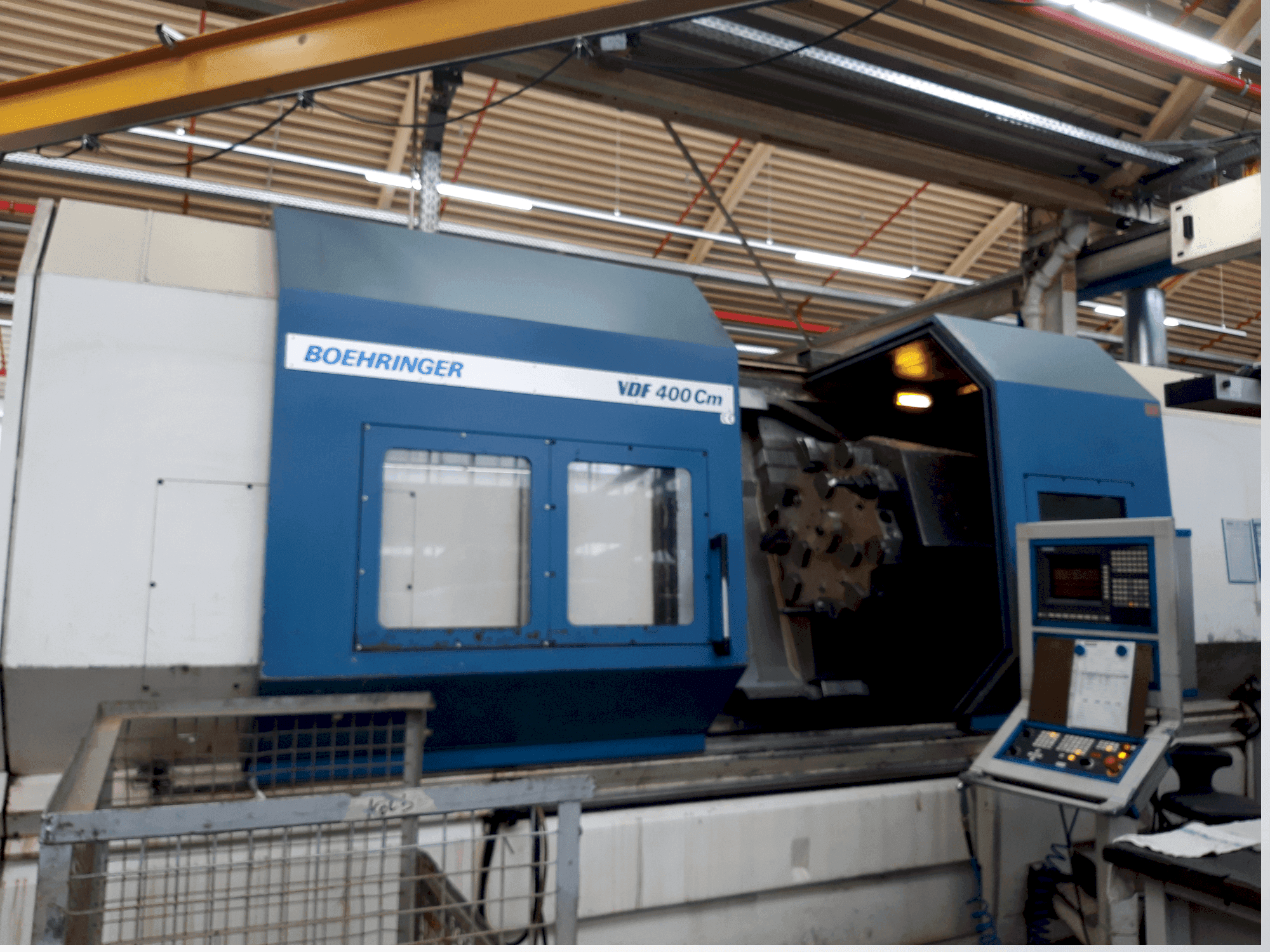 Vue de face de la machine BOEHRINGER VDF 400 CM