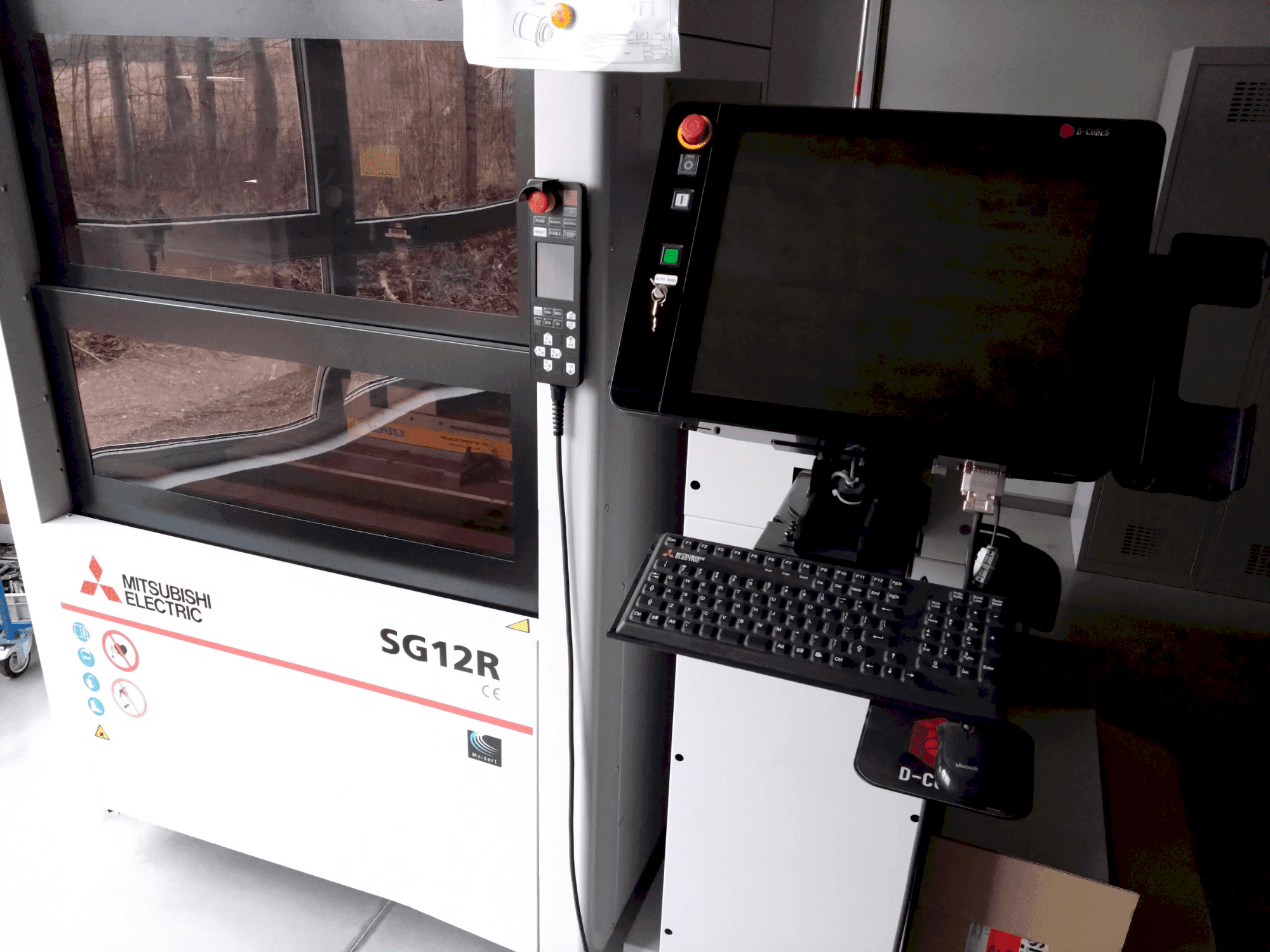 Vue de face de la machine Mitsubishi Electric SG12M