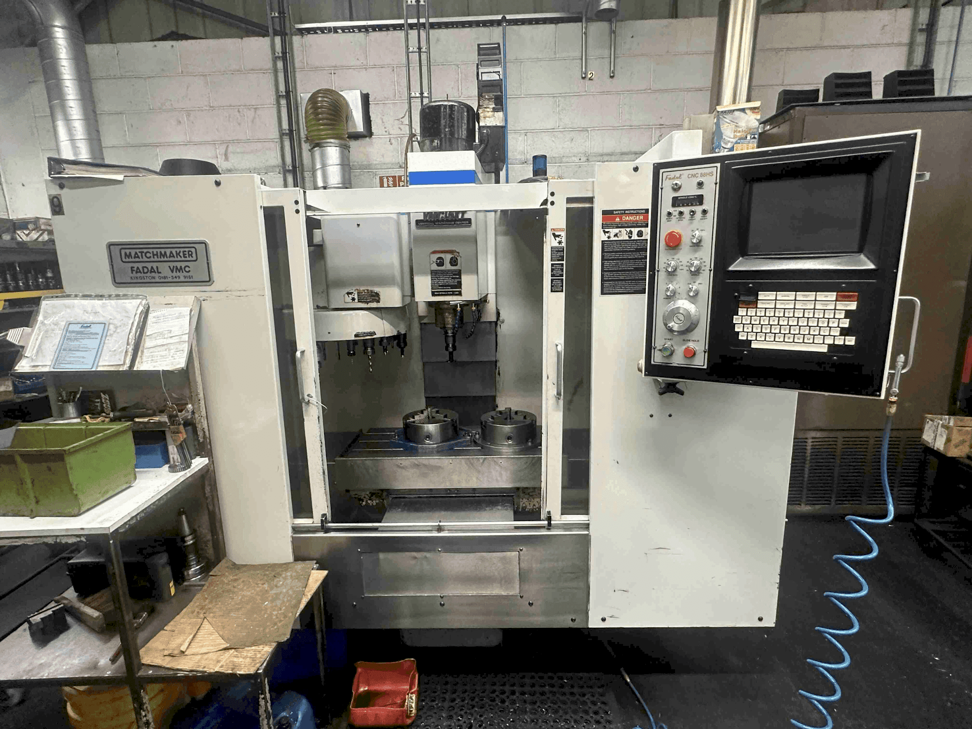 Vue de face de la machine FADAL VMC 15XT