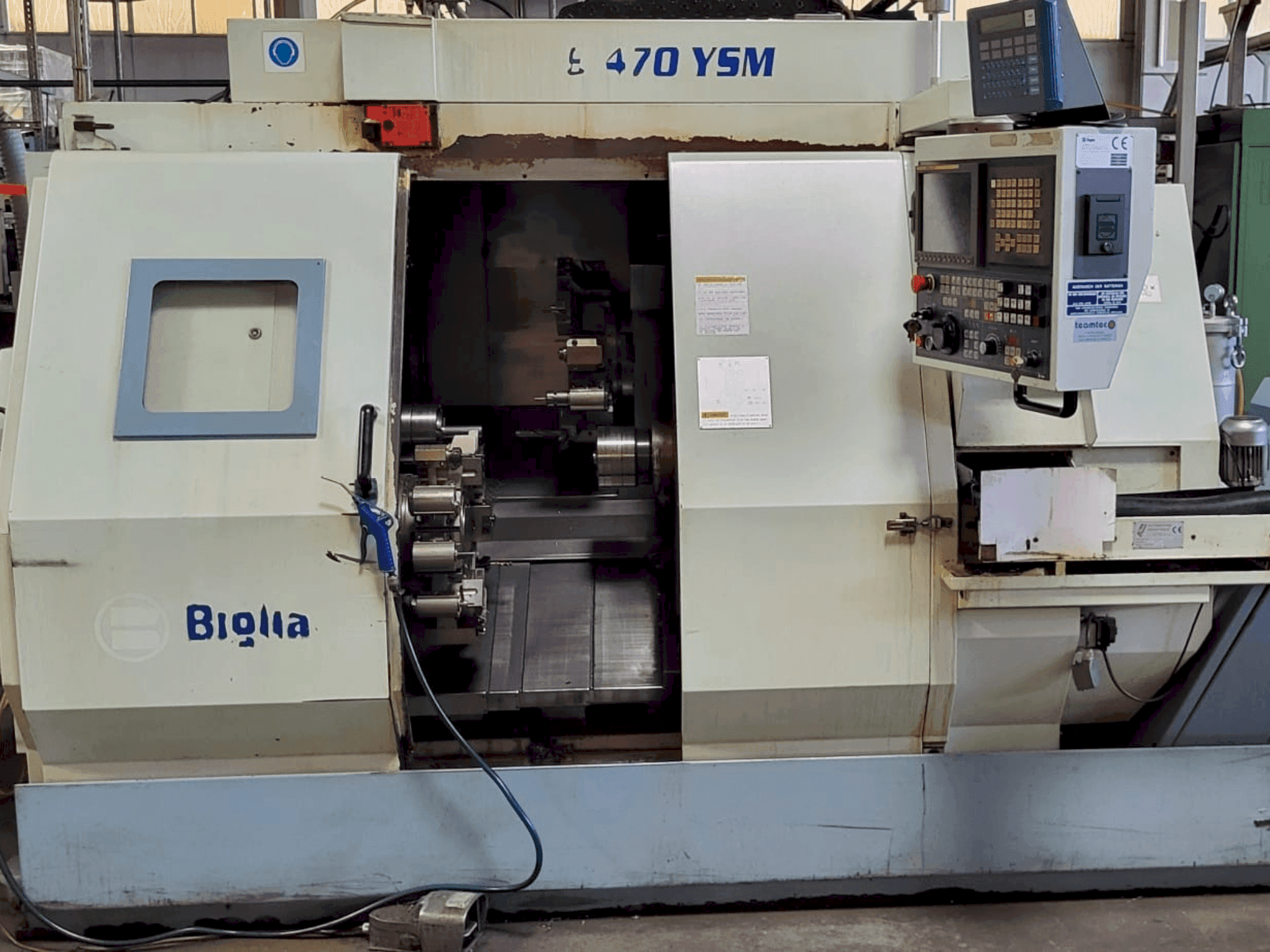 Vue de face de la machine Biglia B470 YSM