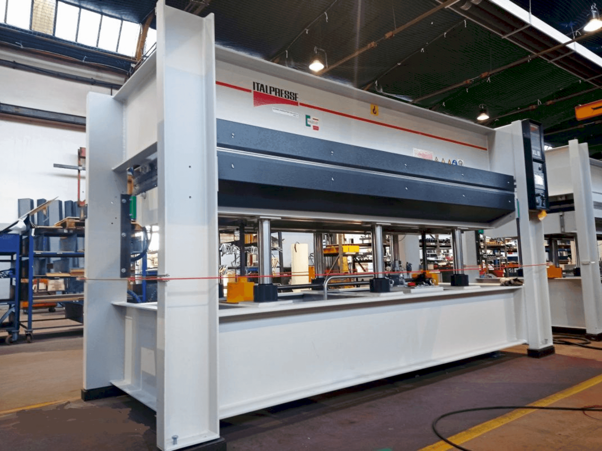 Vue de face de la machine ITALPRESSE XL/6 30-13 PM BO