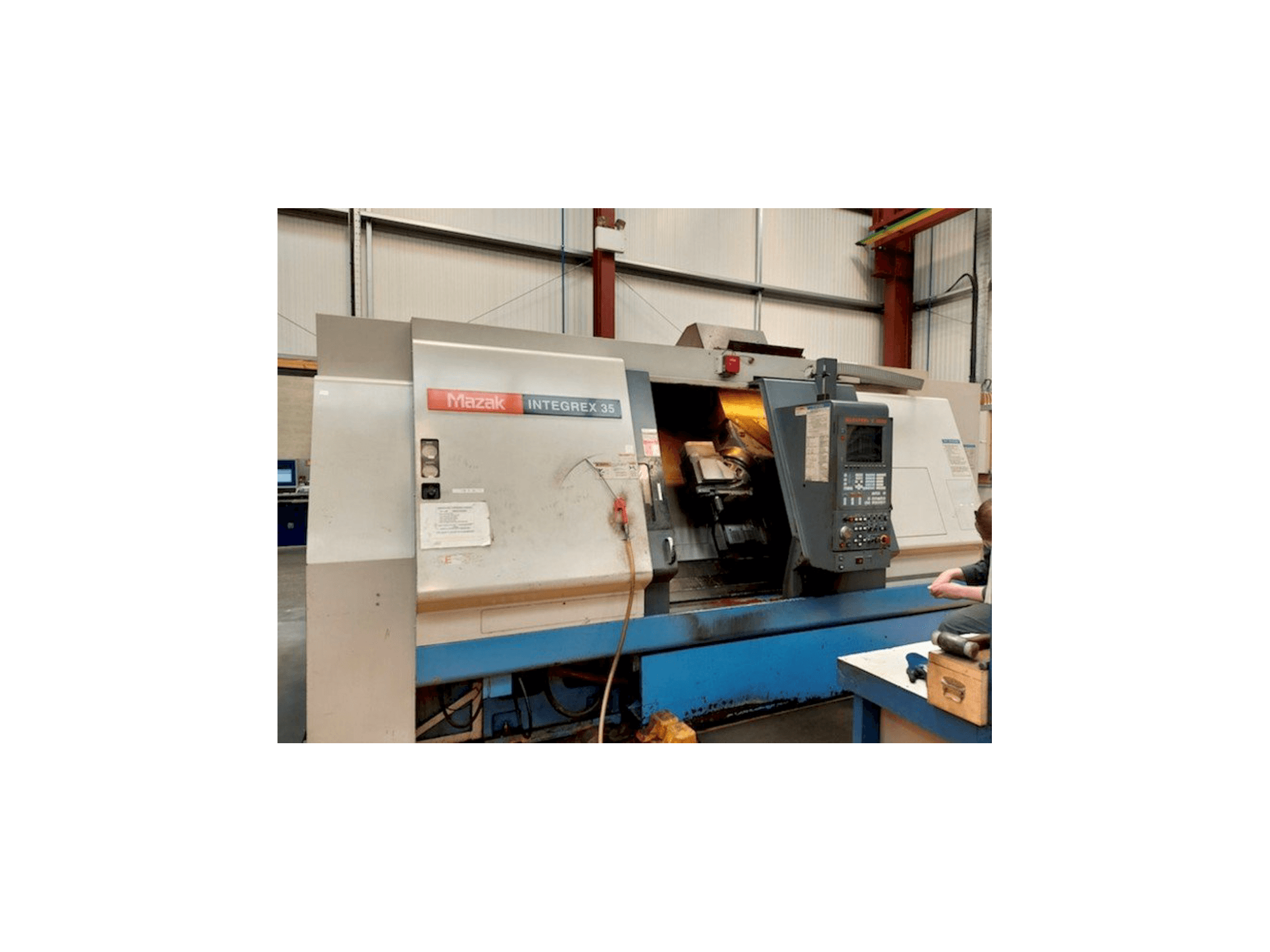 Vue de face de la machine Mazak INTEGREX 35Y