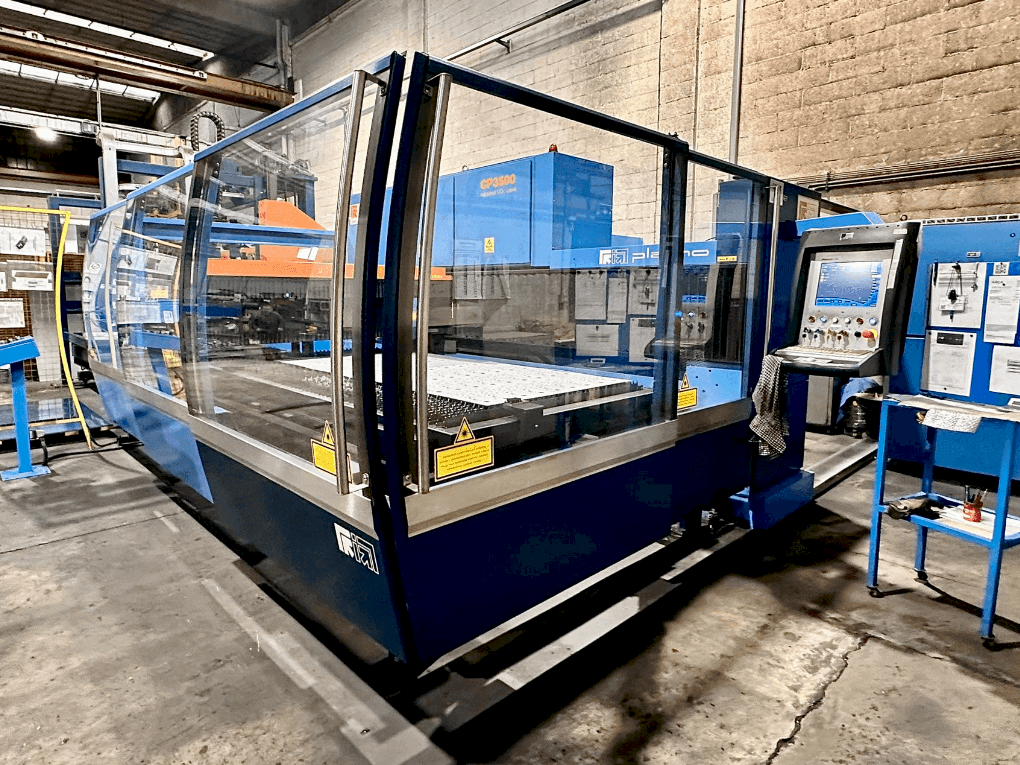 Vue de face de la machine Prima Industrie Platino 1530