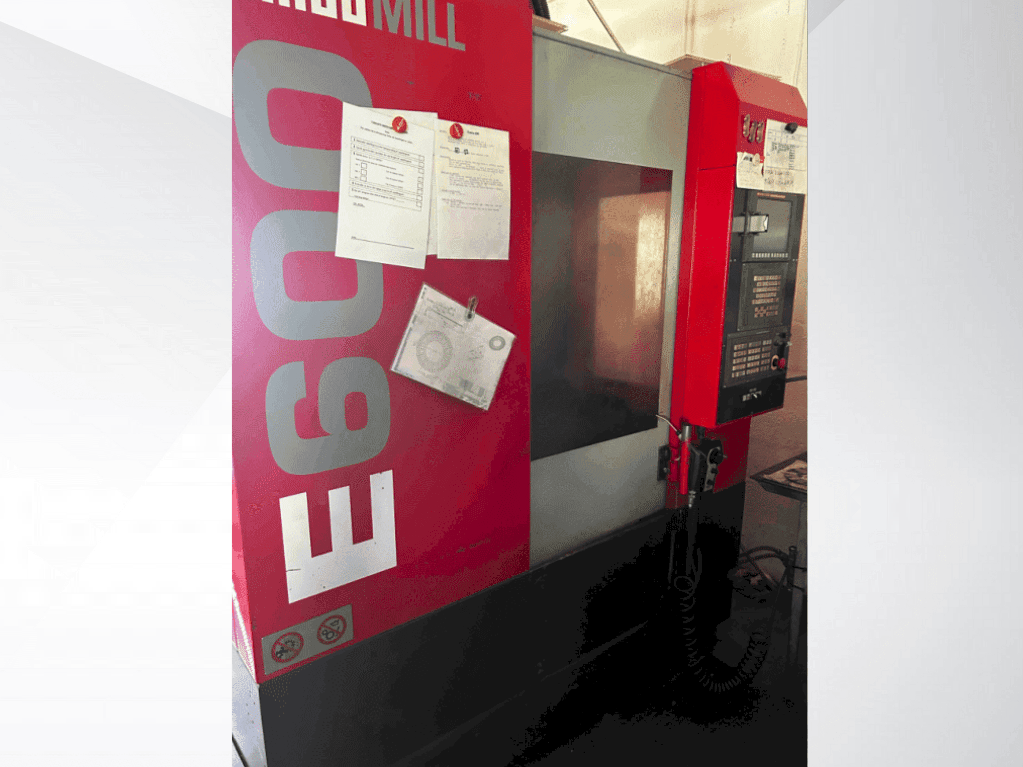 Vue de face de la machine EMCO E600