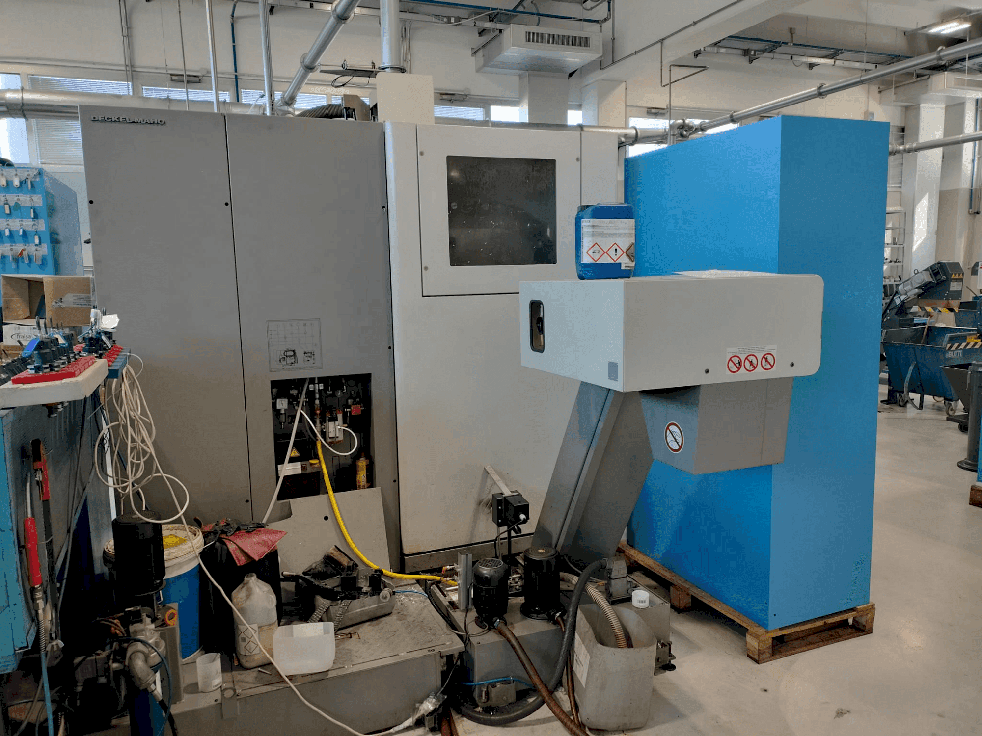 Vue de face de la machine DMG DECKEL MAHO DMC 635V