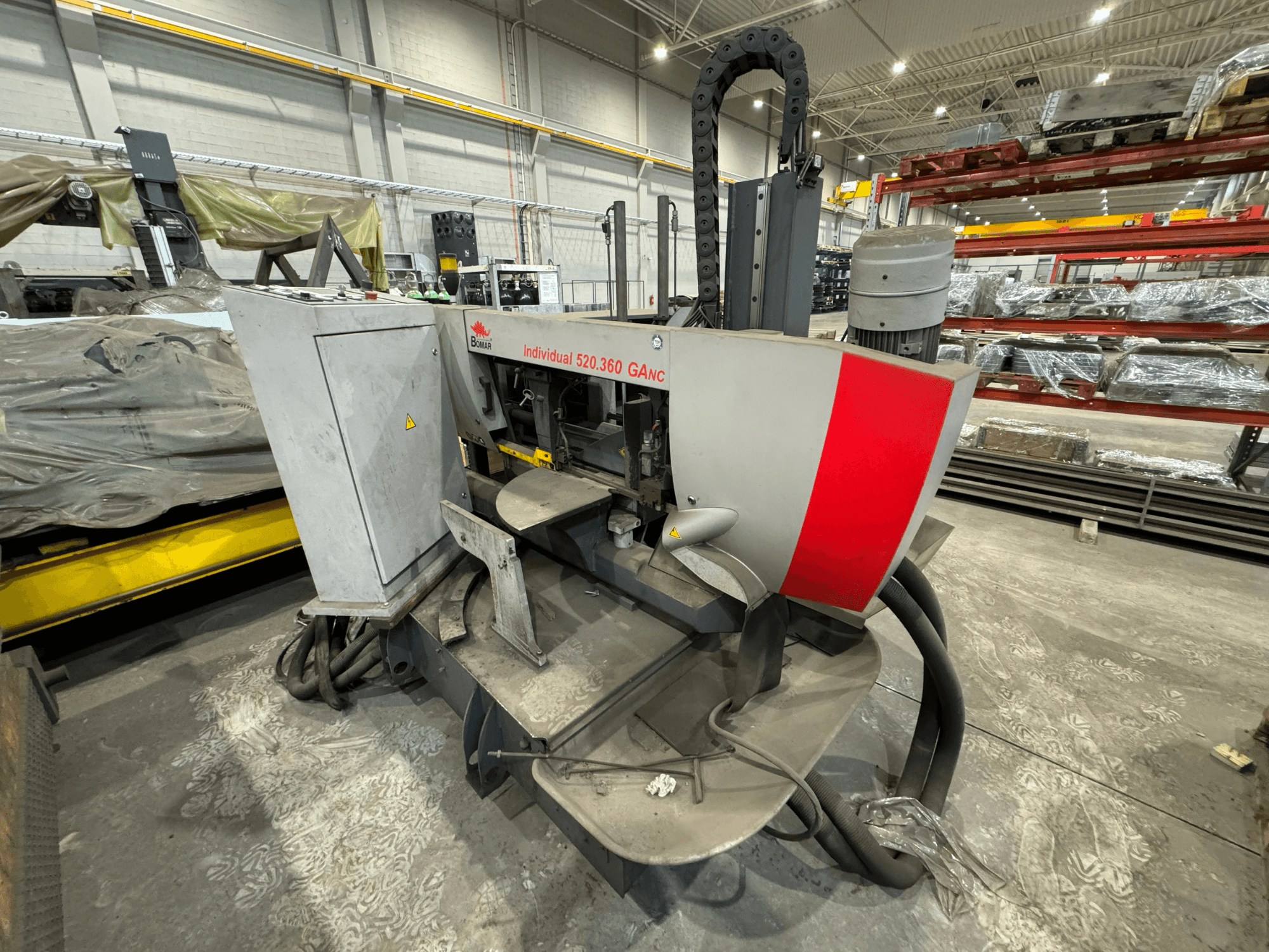 Machine CNC Böhler Individual 520.360 GANC dans un atelier, vue de face avec les commandes et le moteur visibles.