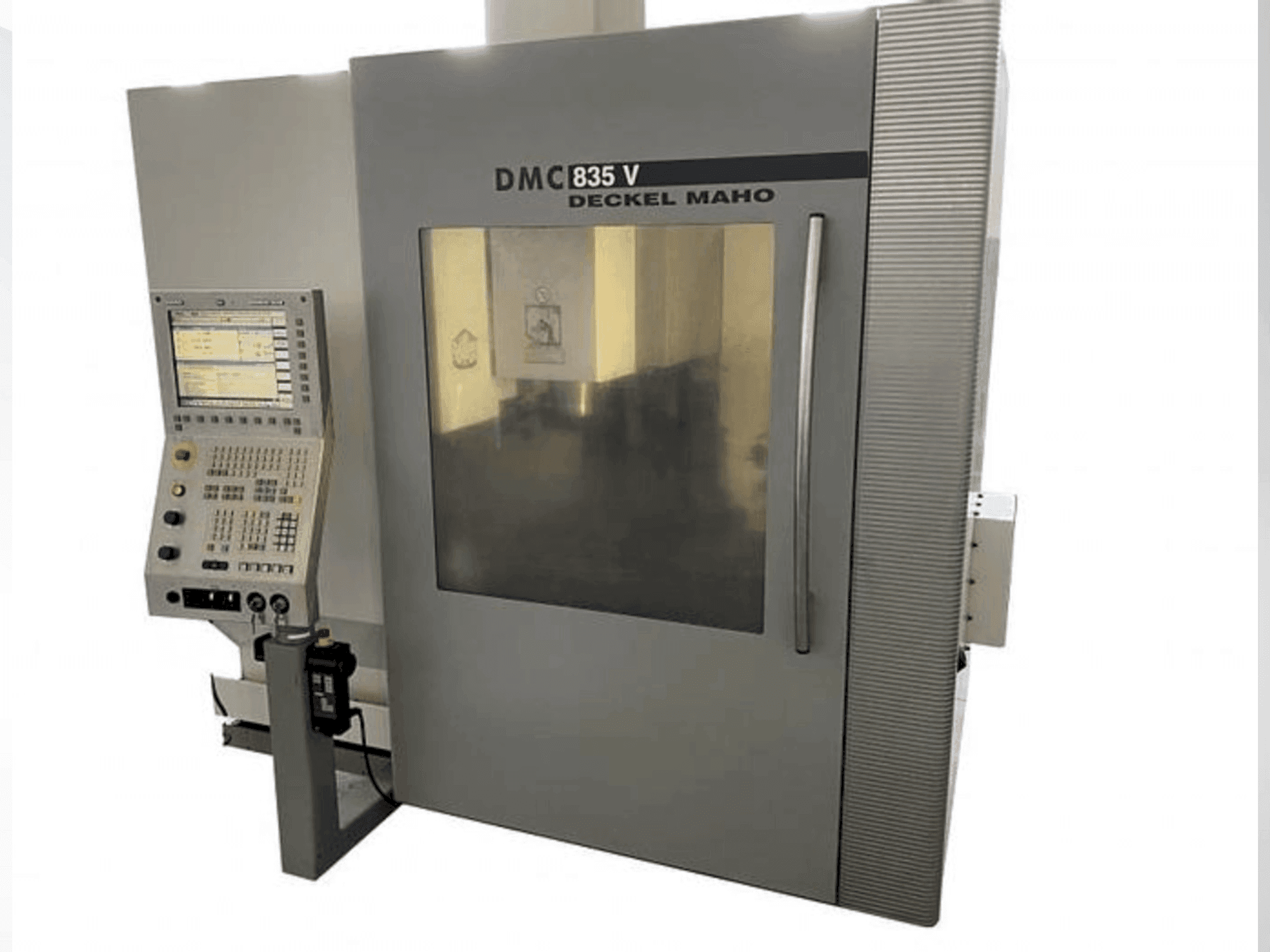 Vue de face de la machine DMG DECKEL MAHO DMC 835V