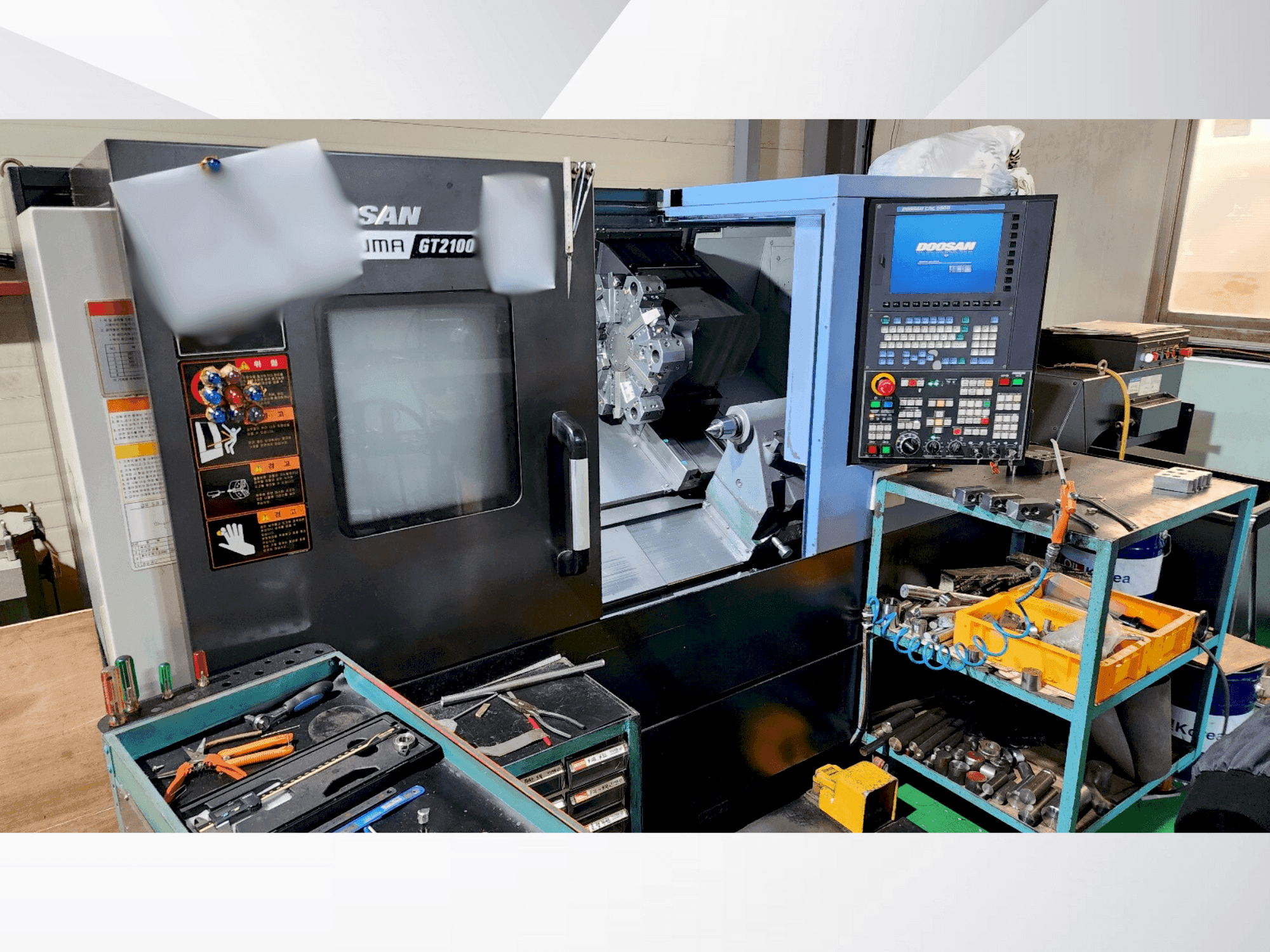 Vue de face de la machine DOOSAN PUMA GT2100