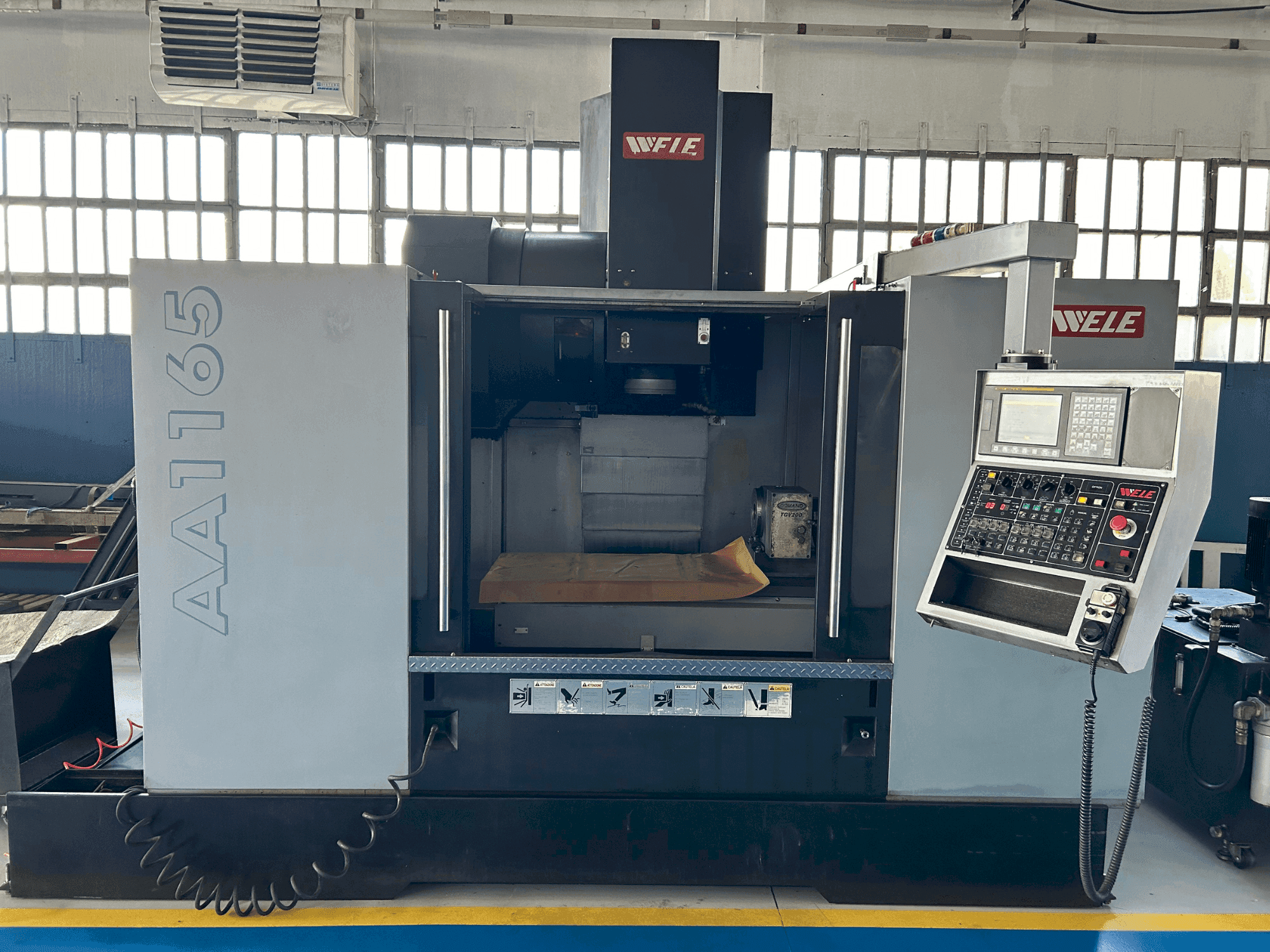 Vue de face de la machine Wele AA1165