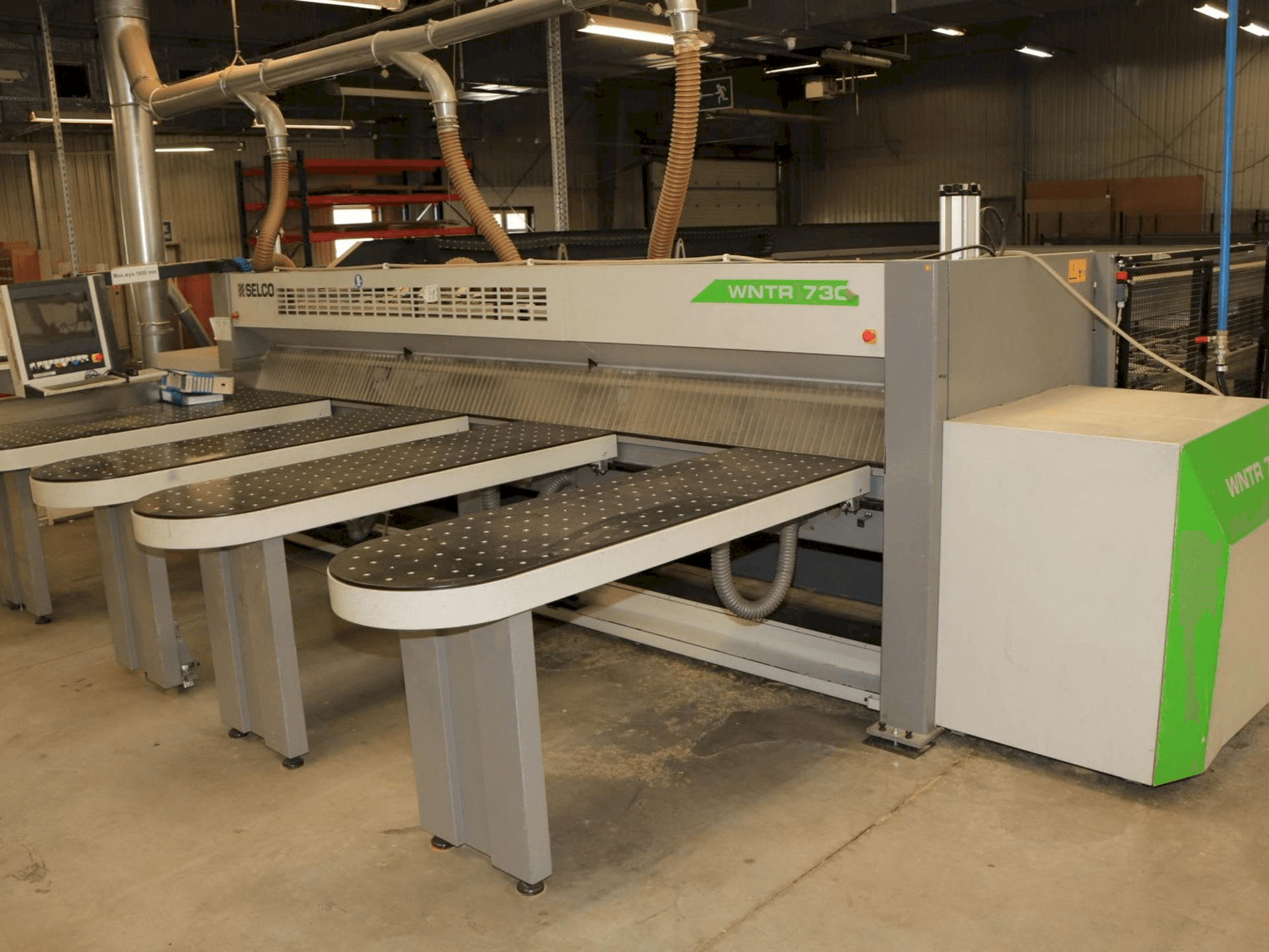 Vue de face de la machine SELCO WNTR 730
