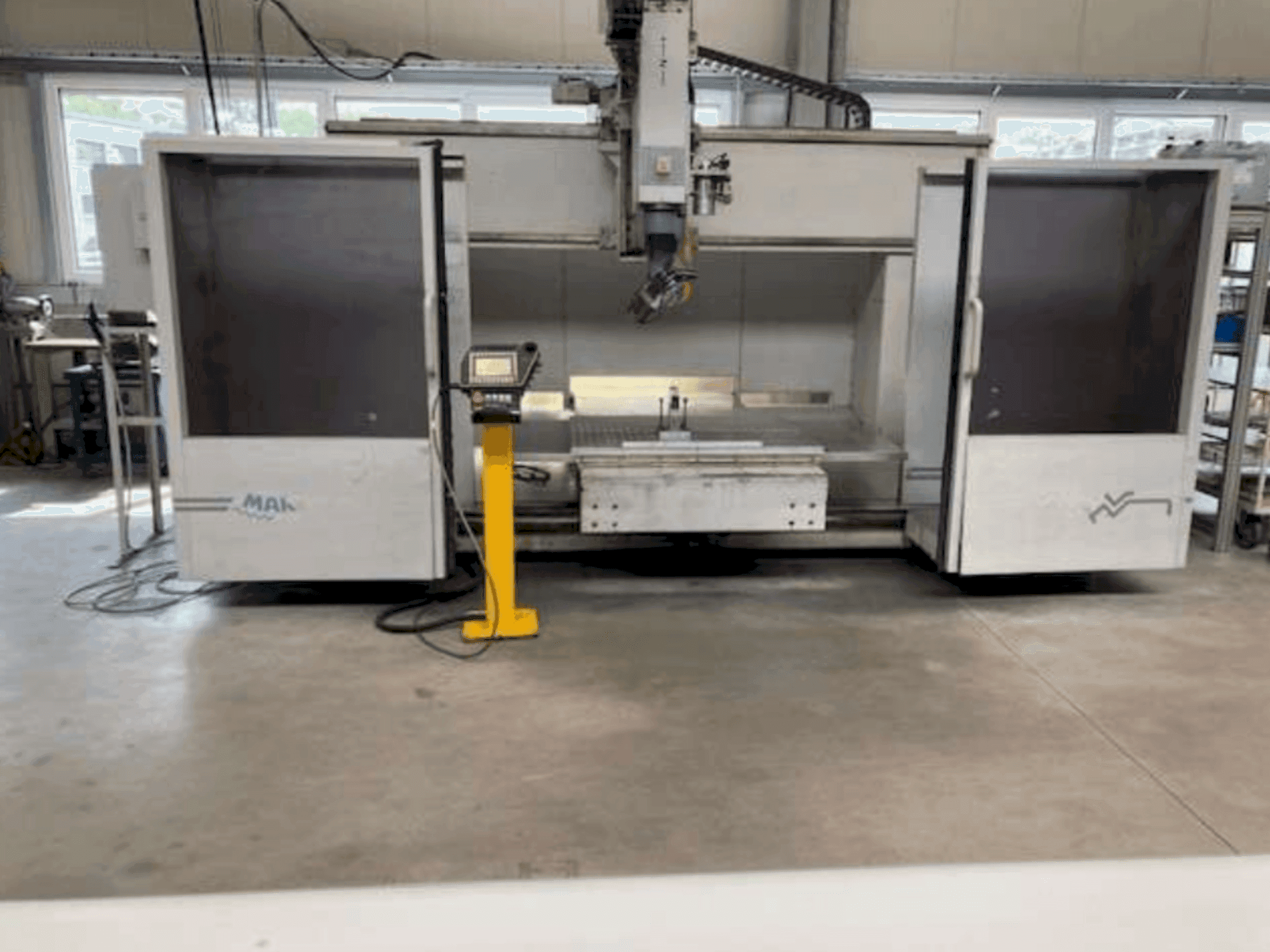 Vue de face de la machine MAKA MK 7s