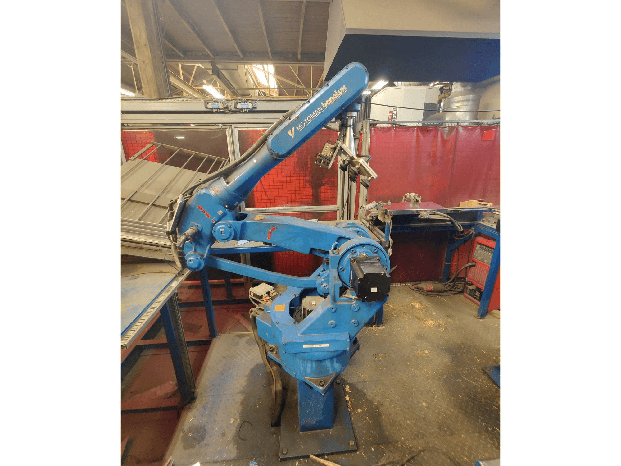Vue de face de la machine Yaskawa YR-SK16-C000