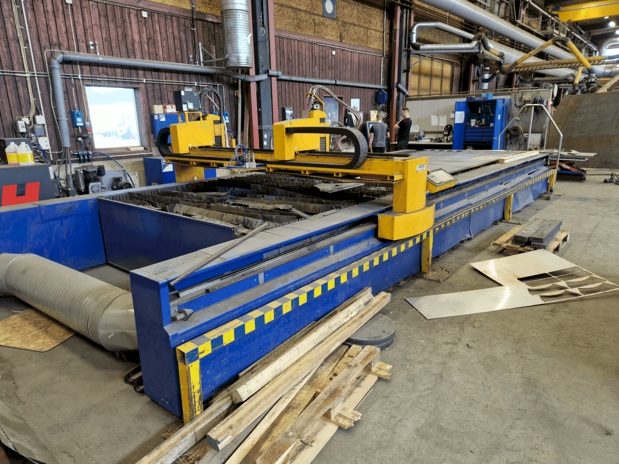 Vue de face de la machine MicroStep PLS 7501.25PG