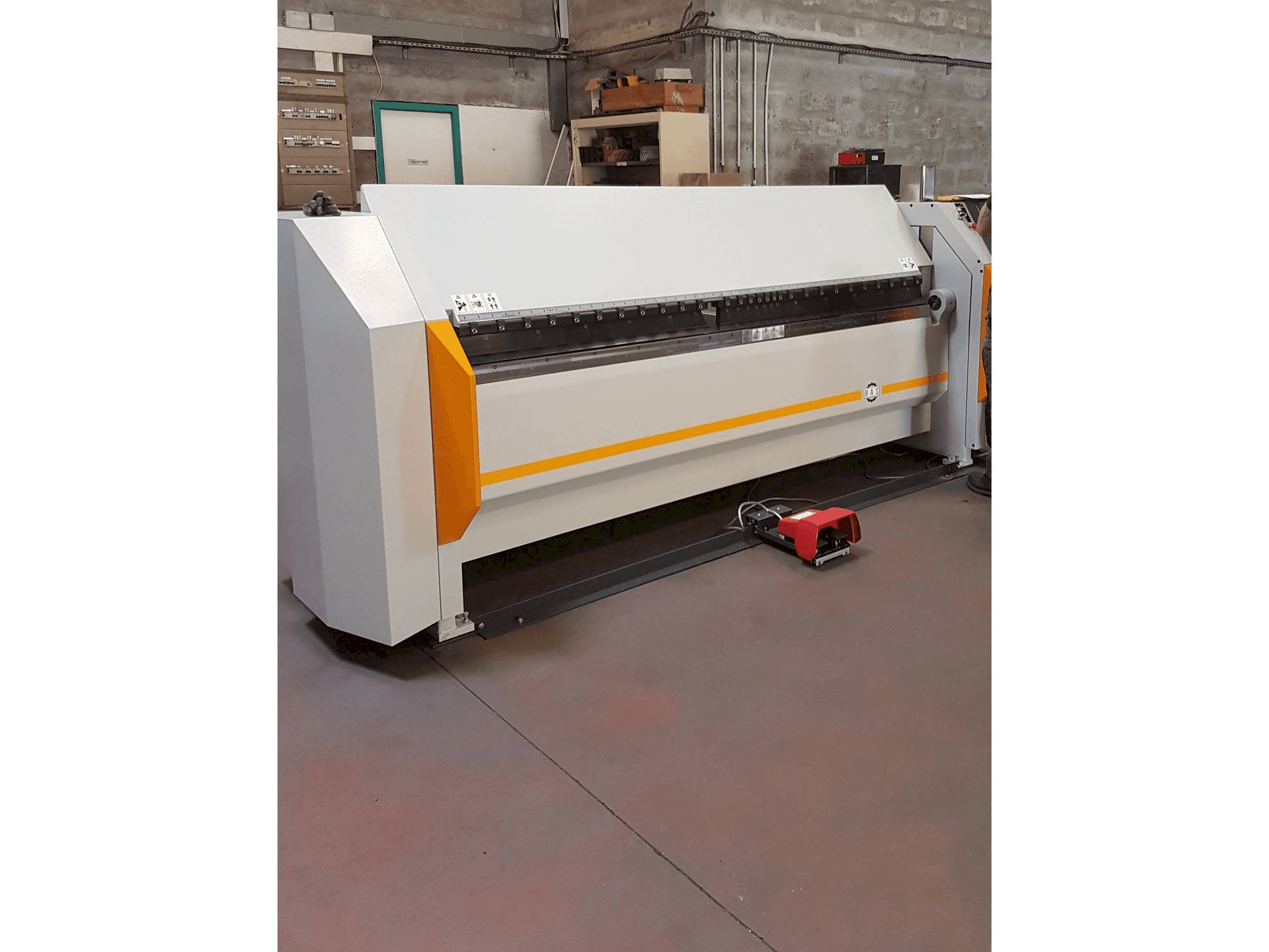 Vue de face de la machine RAS 62.25 TURBObend Plus