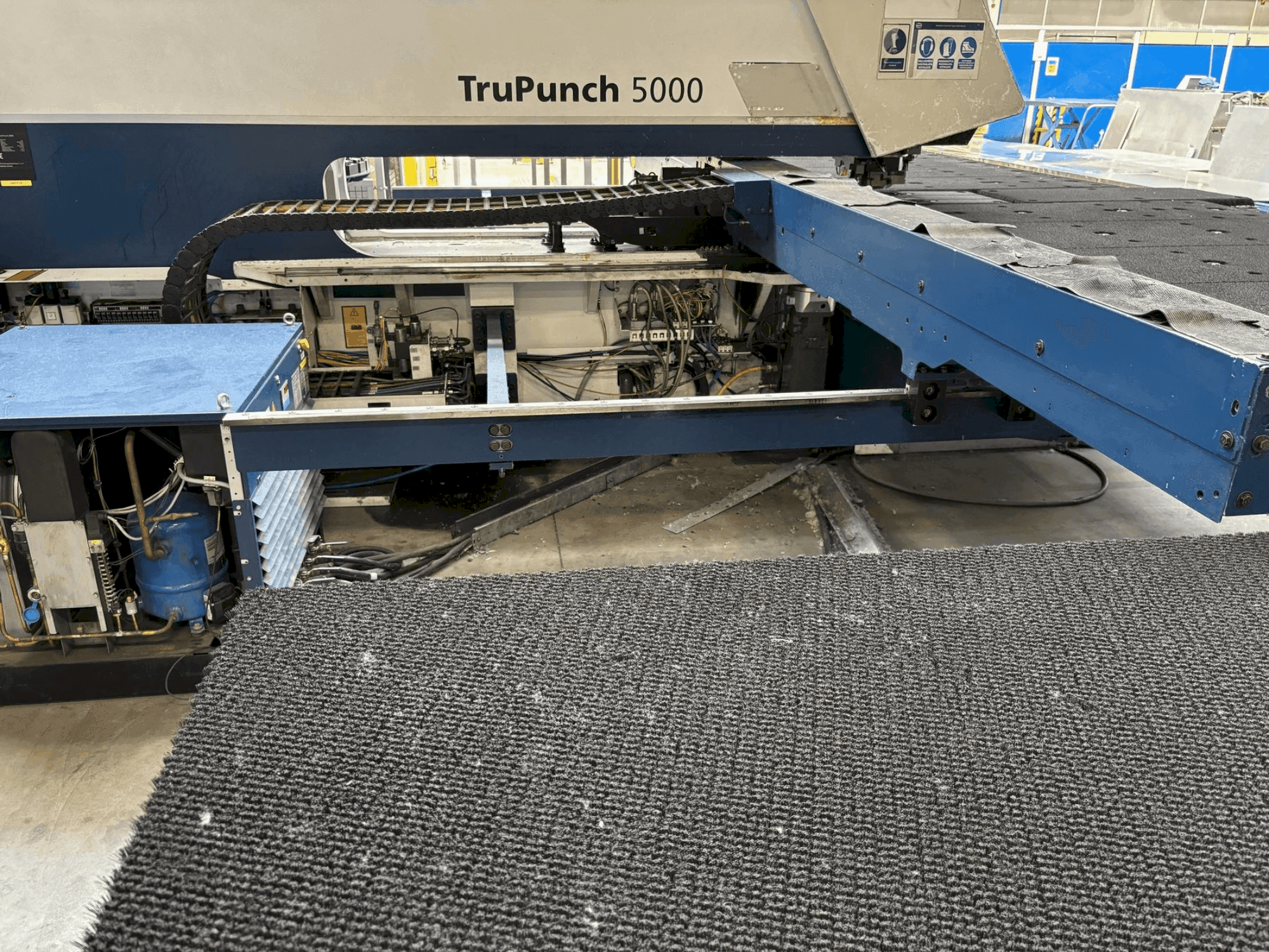 Vue de face de la machine TRUMPF TRUPUNCH 5000 S10