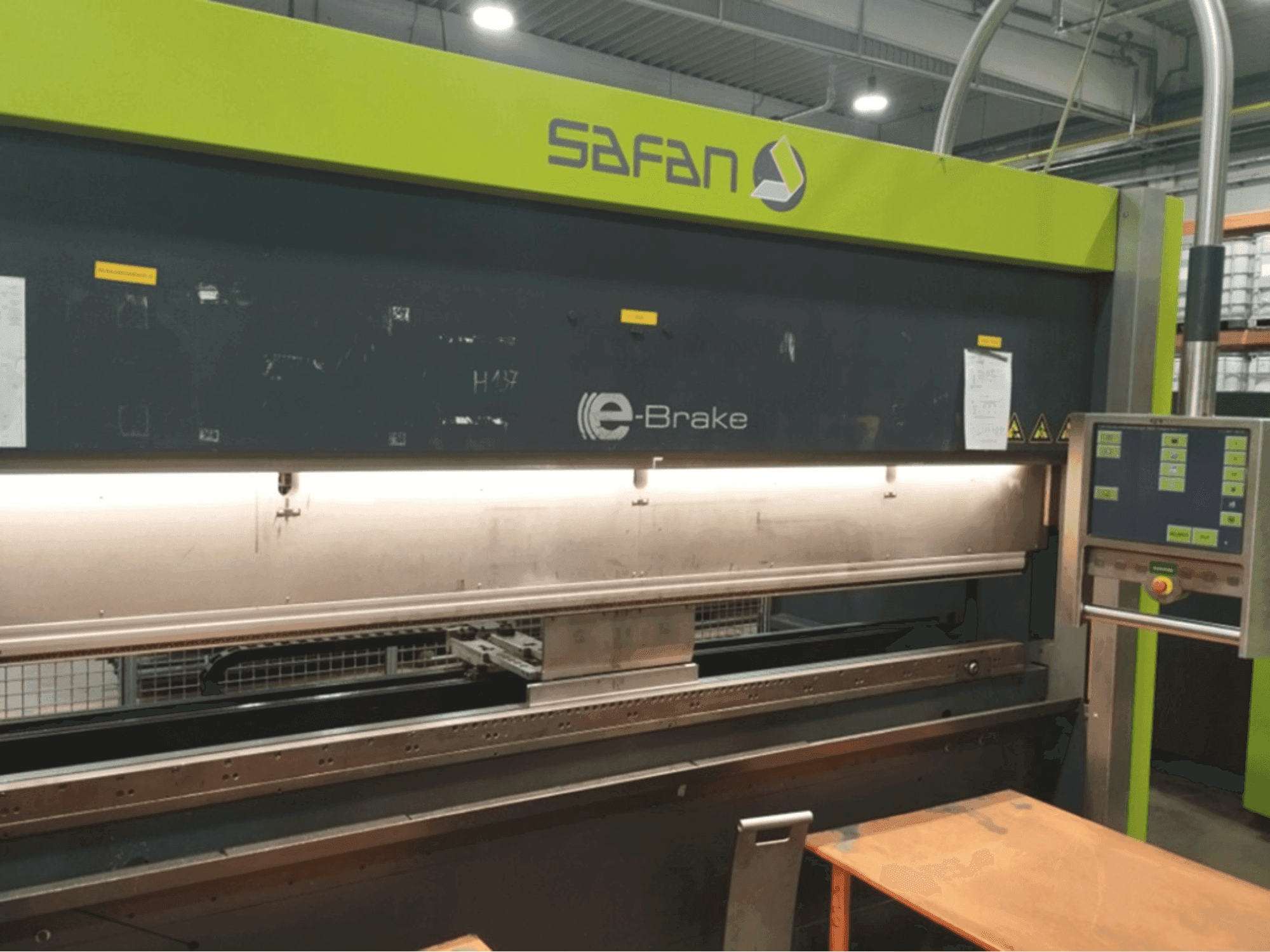 Vue de face de la machine Safan SAFAN E-BRAKE 100-3100