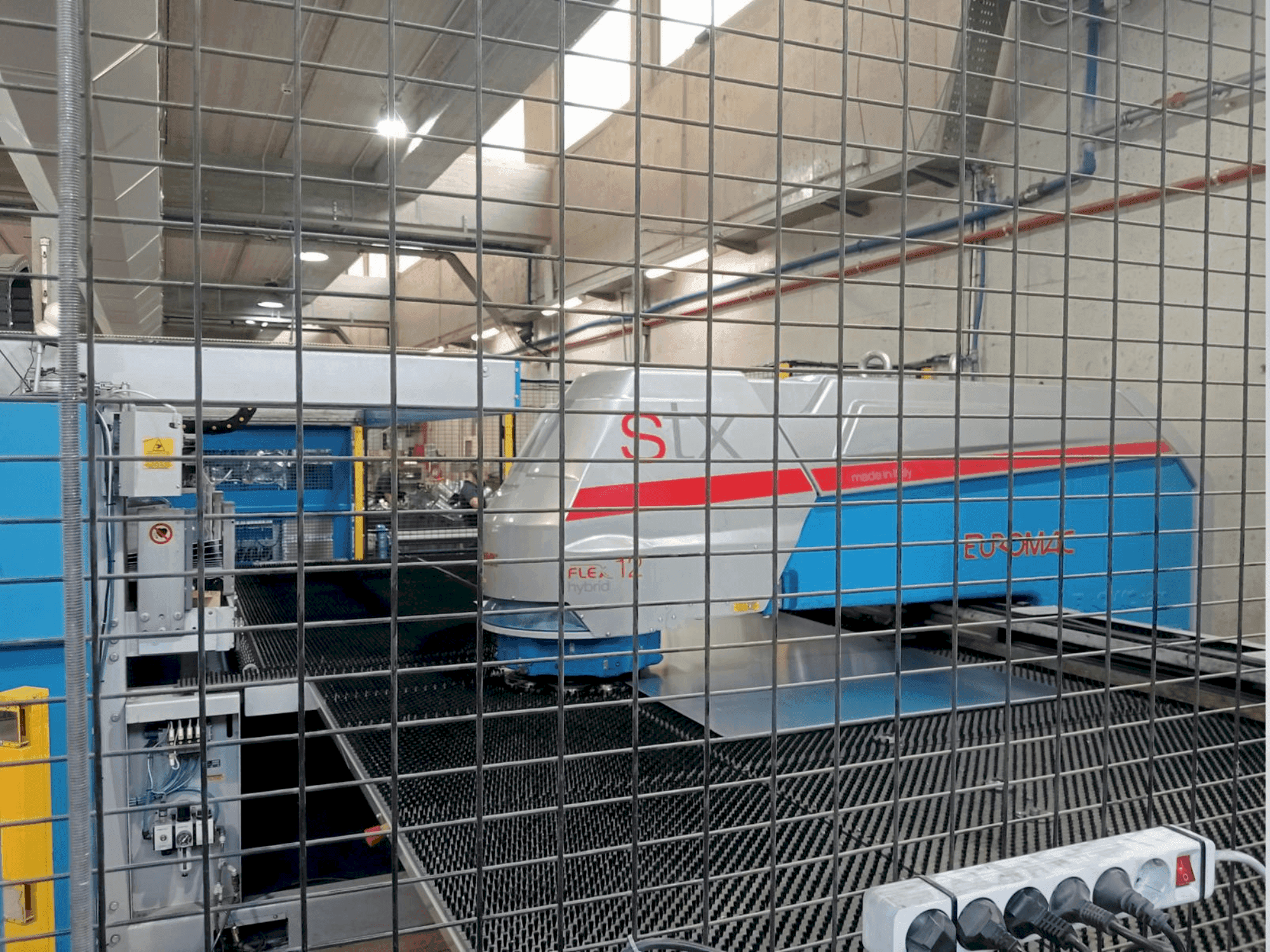 Vue de face de la machine Euromac 1250 STX Flex 12 Hybrid