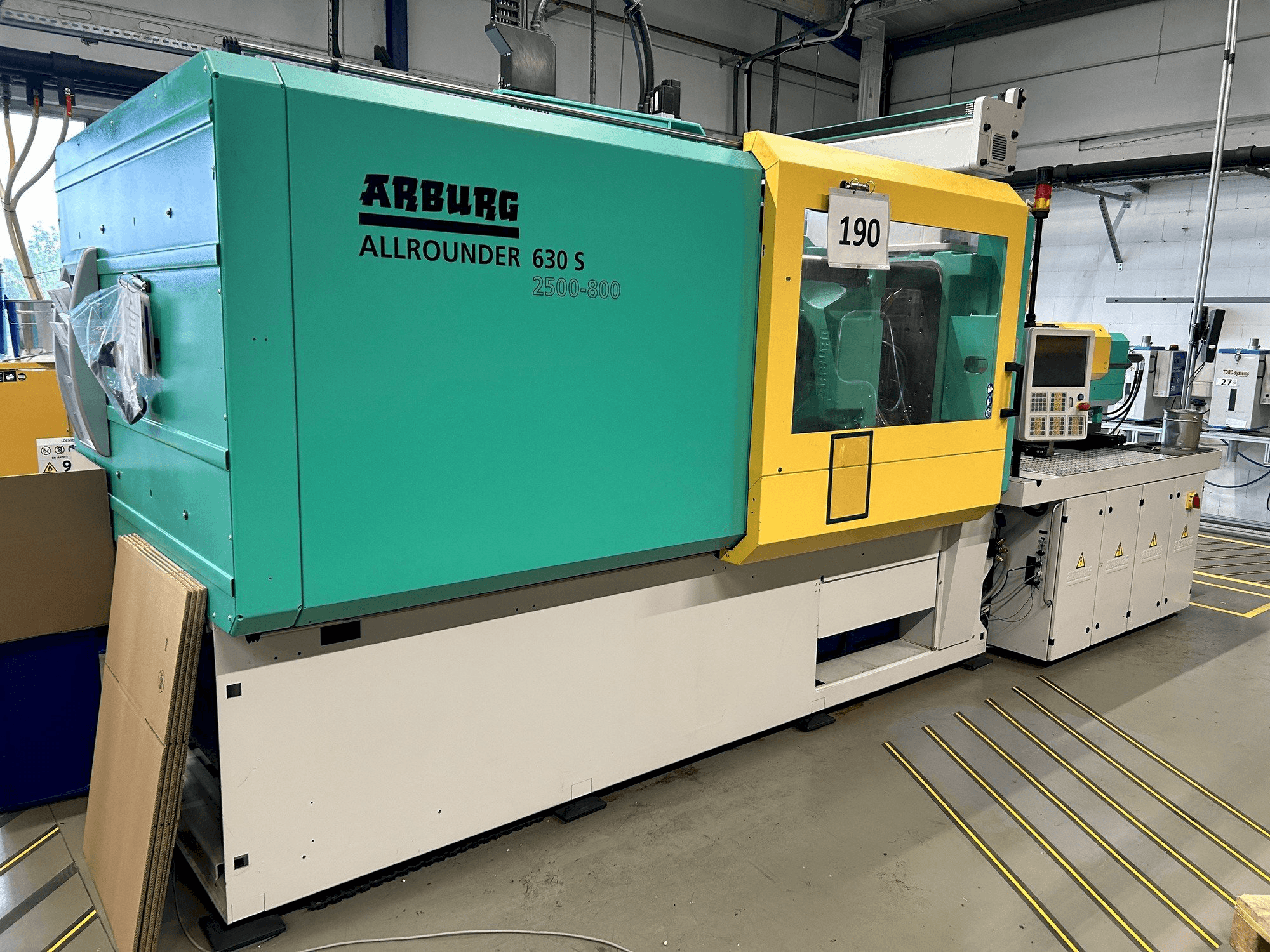 Vue de face de la machine Arburg Allrounder 630S 2500-800 (2016)