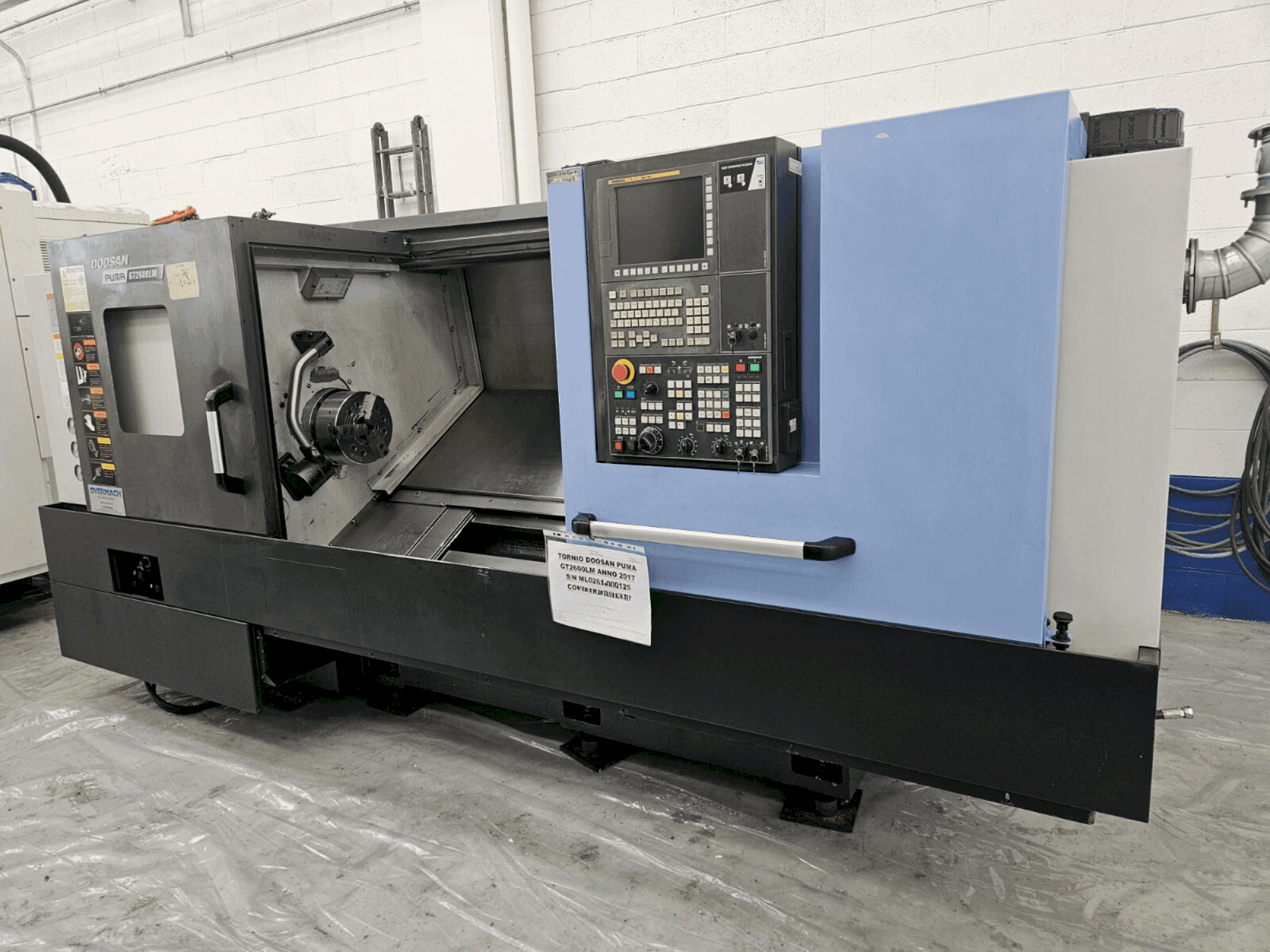 Vue de face de la machine DOOSAN PUMA GT2600LM