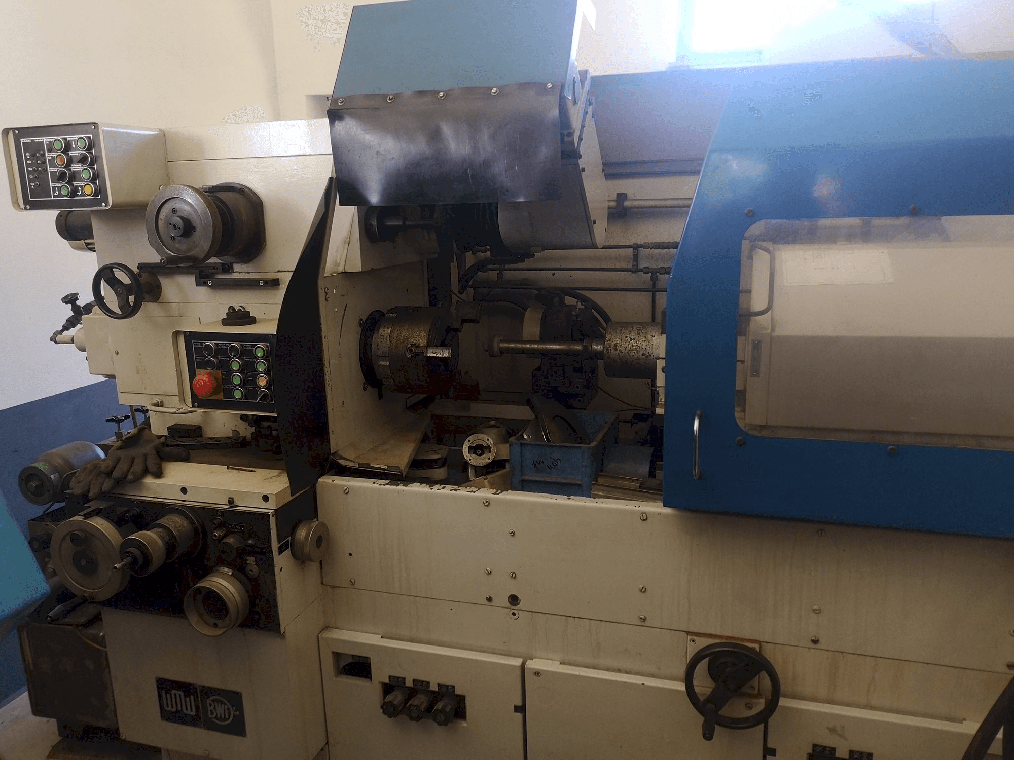 Vue de face de la machine WMW SI4