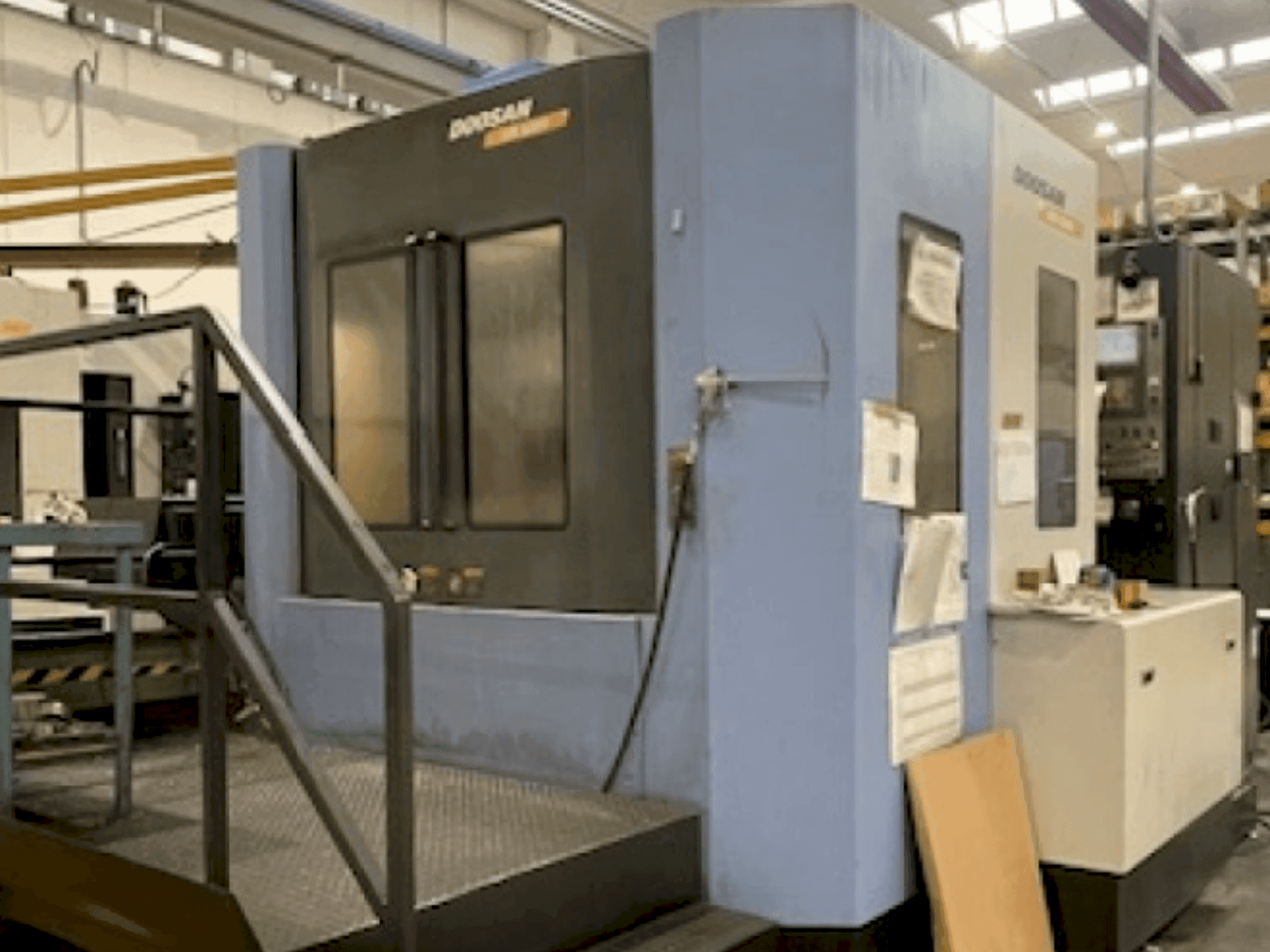 Vue de face de la machine DOOSAN HM 6300 (2009)