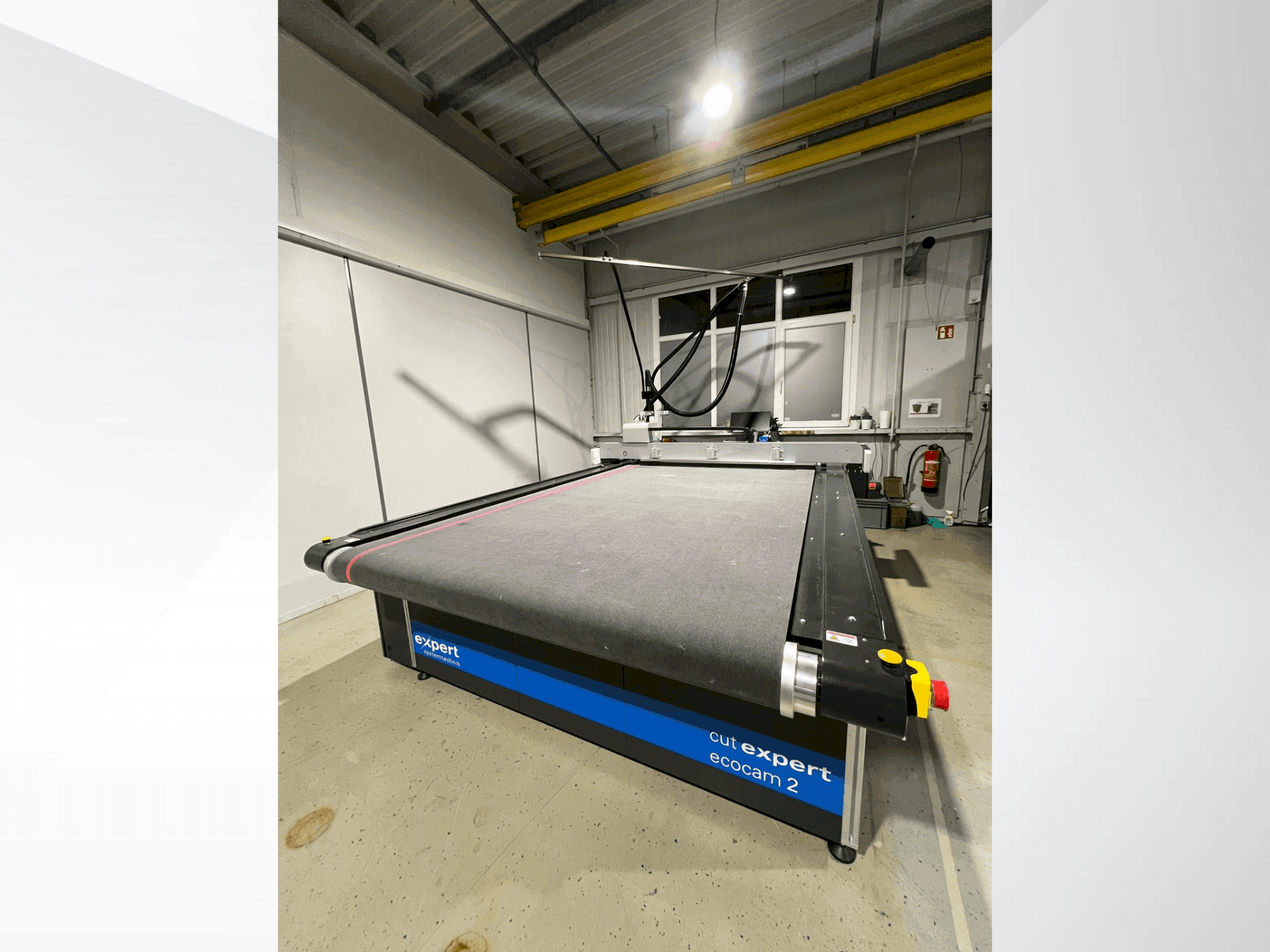 Vue de face de la machine EXPERT cut Expert ecocam 2