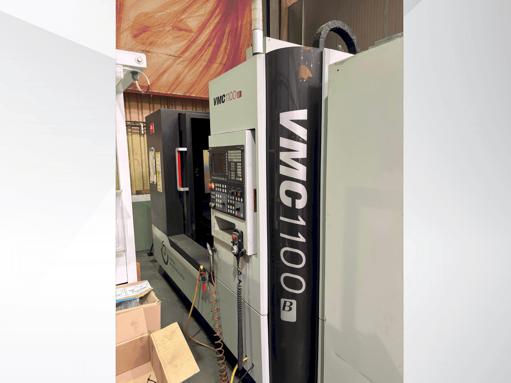 Vue de face de la machine SMTCL vmc 1100B