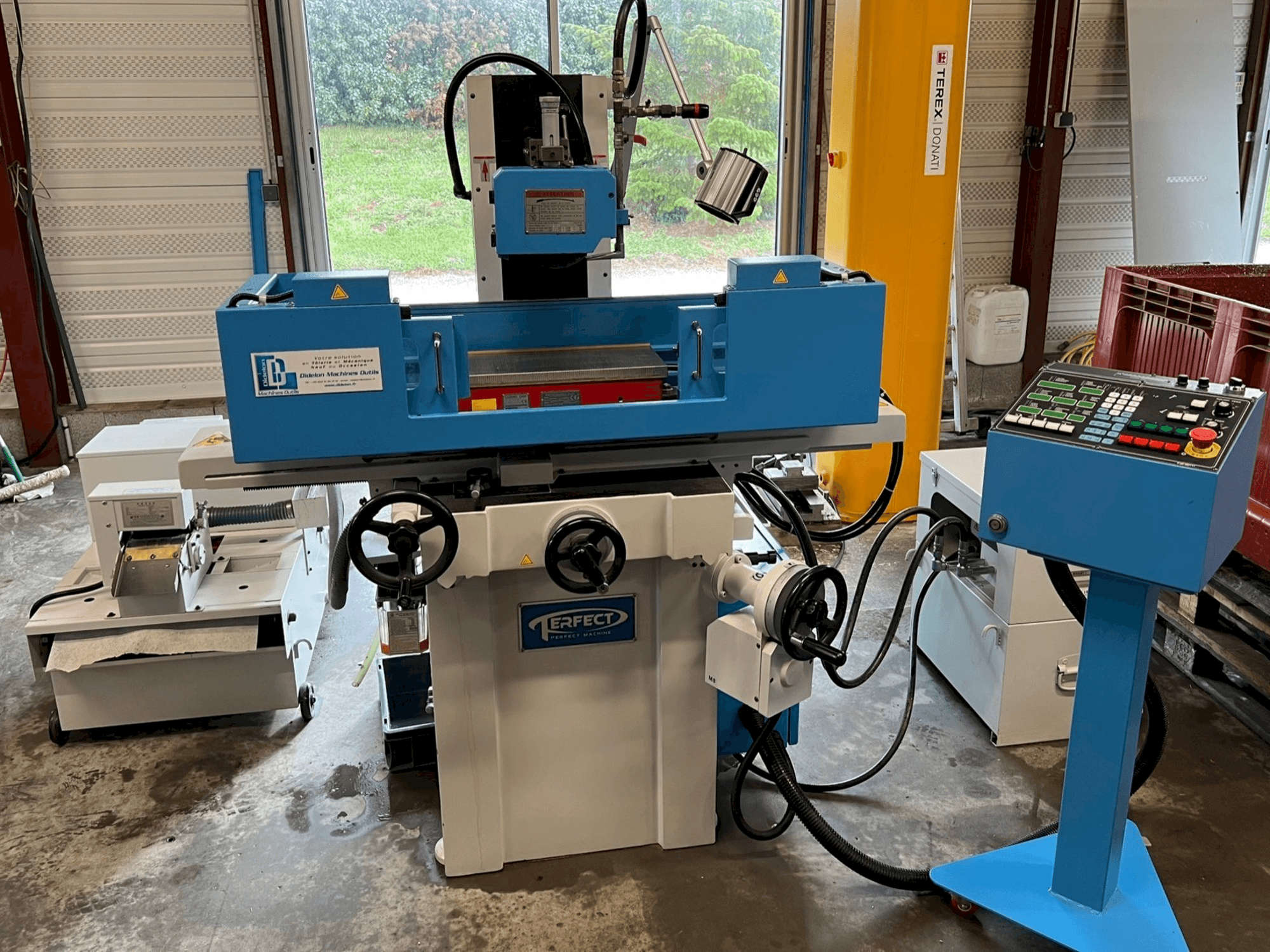 Vue de face de la machine PERFECT PFG-2045AH