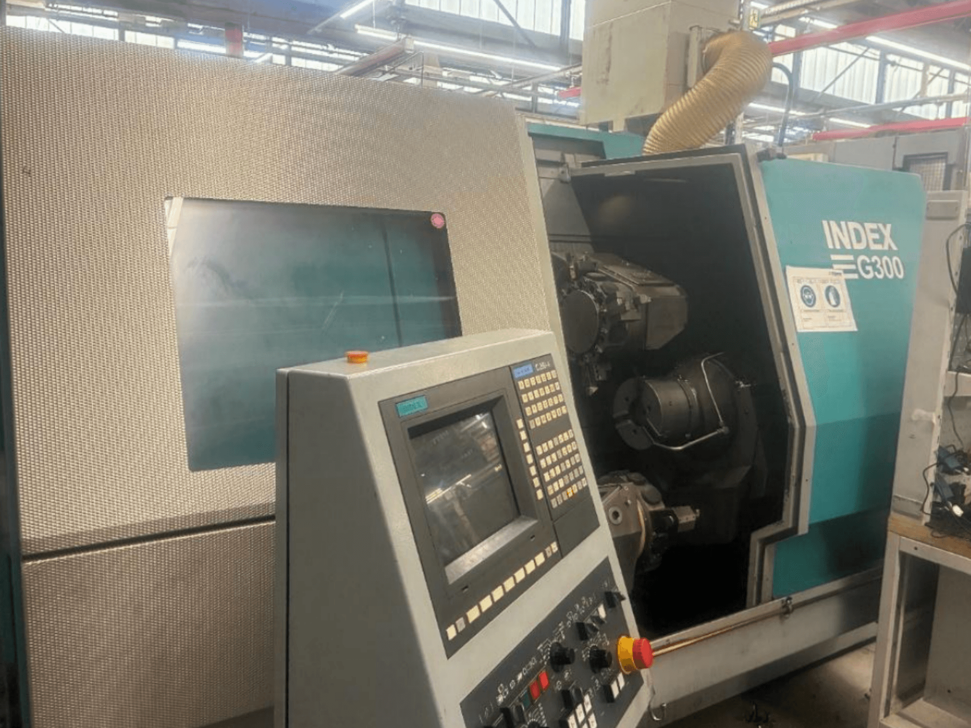 Index : Tour horizontal G300, vue de face, montrant le panneau de commande et l'accès libre à l'intérieur de la machine.