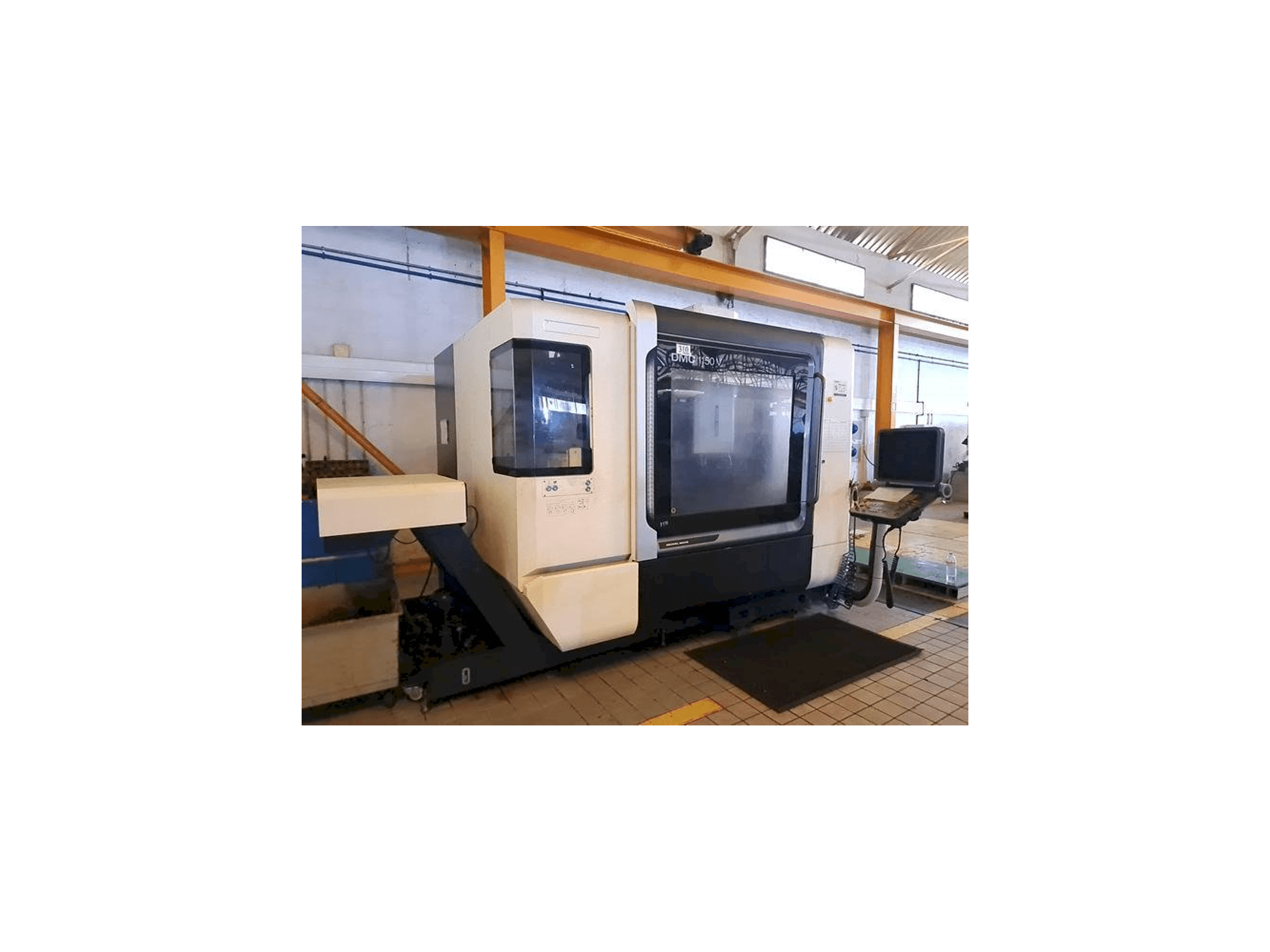 Vue de face de la machine DMG MORI DMC 1150V
