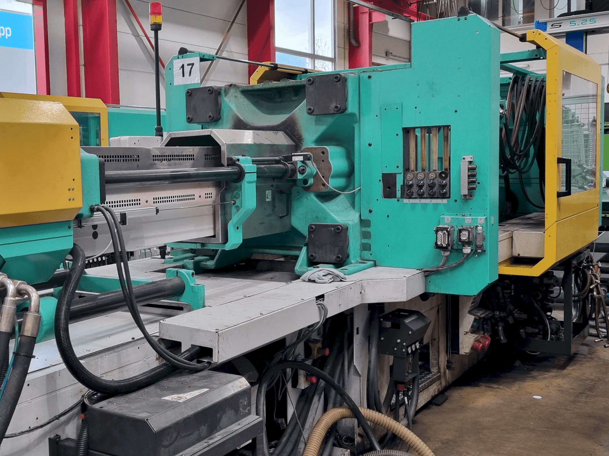 Vue de face de la machine Arburg 630 S 2500-1300 ECO