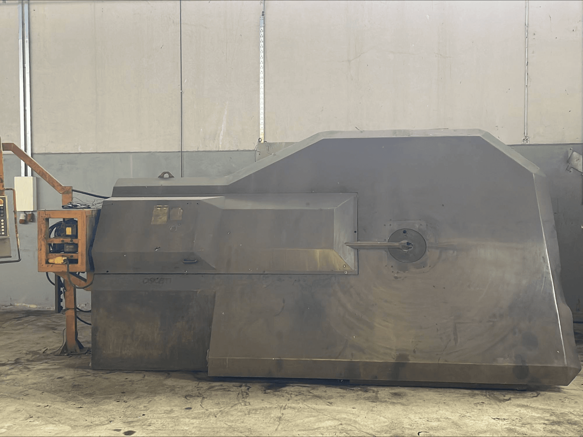 Vue de face de la machine OSCAM MULTIBEND 16