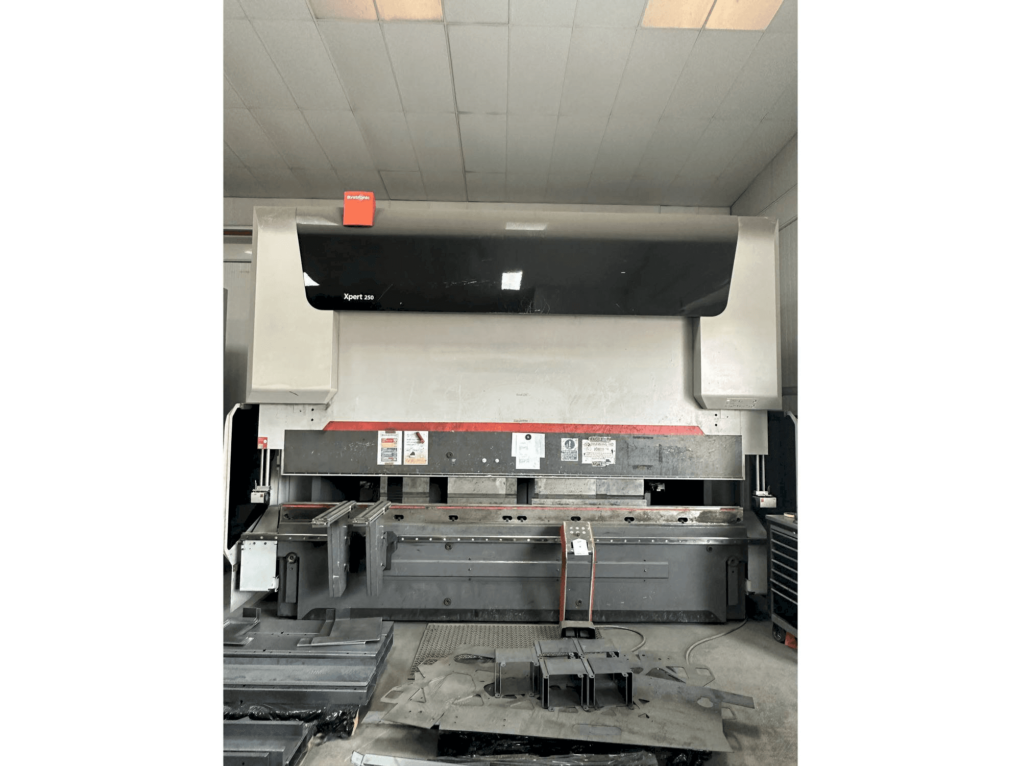 Vue de face de la machine Bystronic Xpert 250/4100