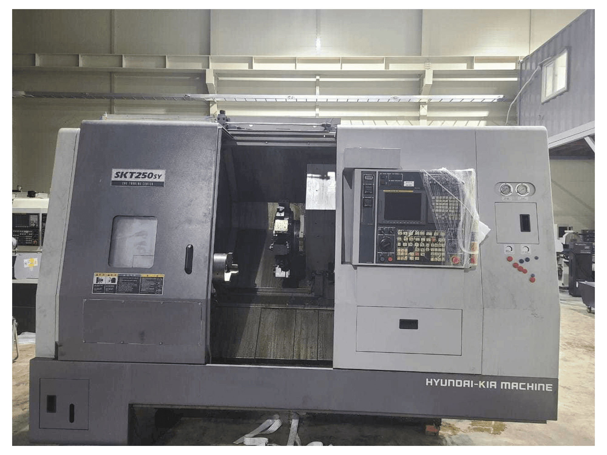 Front view of Hyundai Kia SKT250SY machine