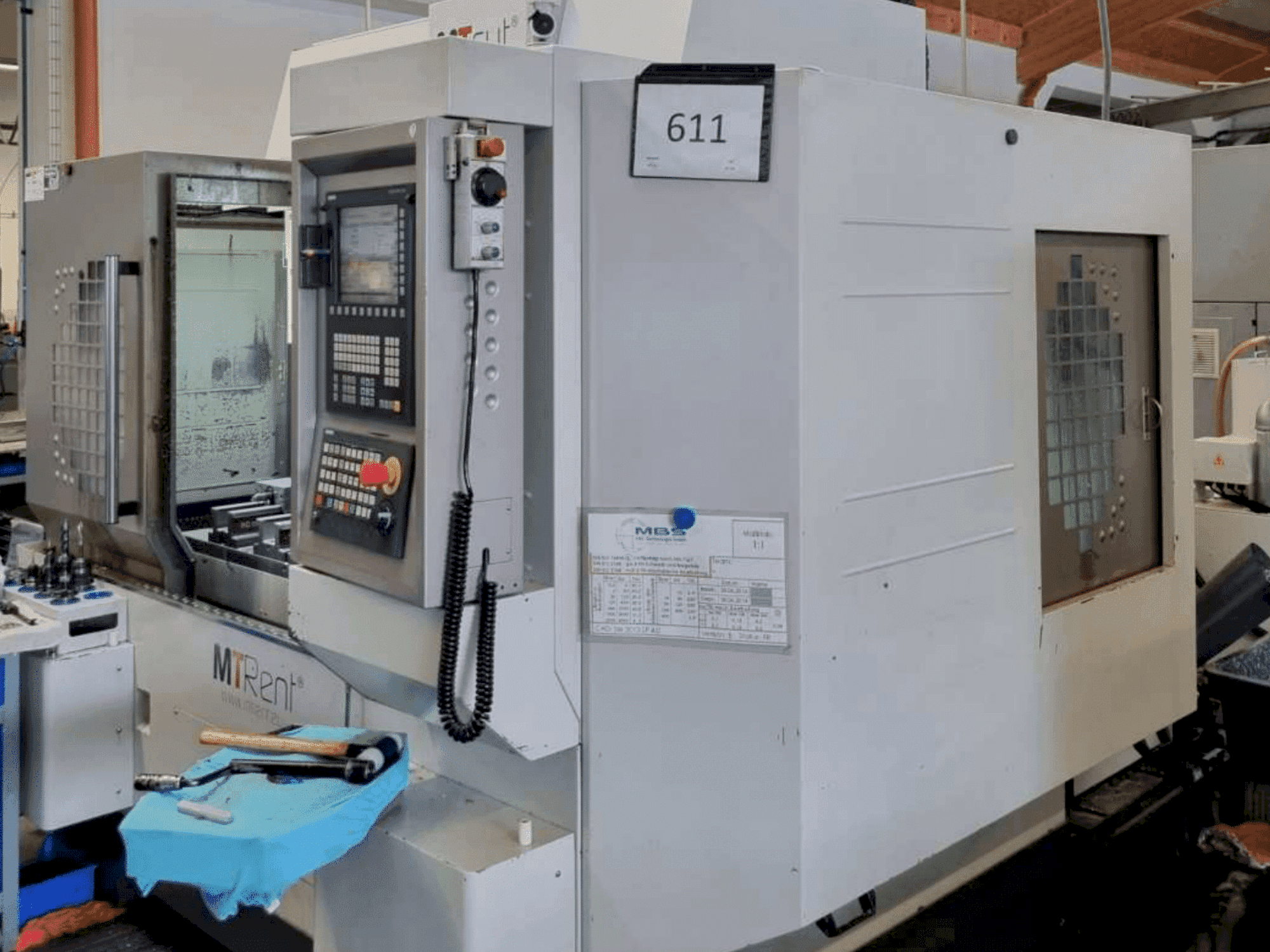 Vue de face de la machine MTcut V 110 T (2011)