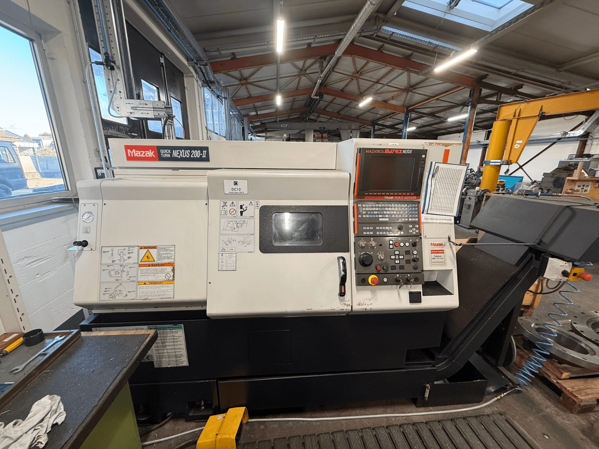 Tour horizontal Mazak QUICK TURN NEXUS 200-II, vue de face, mettant en évidence le panneau de commande et les fonctionnalités opérationnelles.